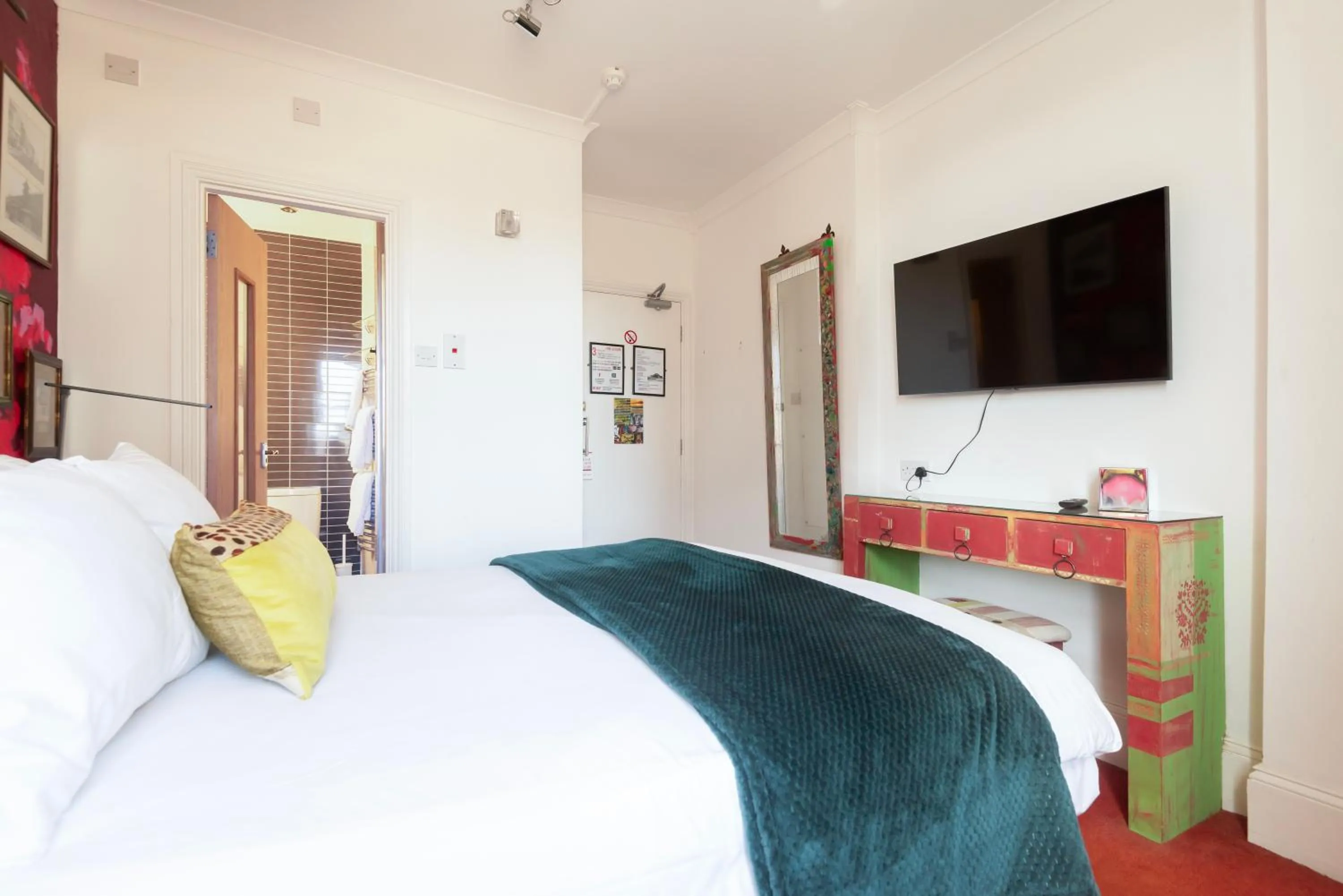 TV and multimedia, Bed in INNit Cavalaire