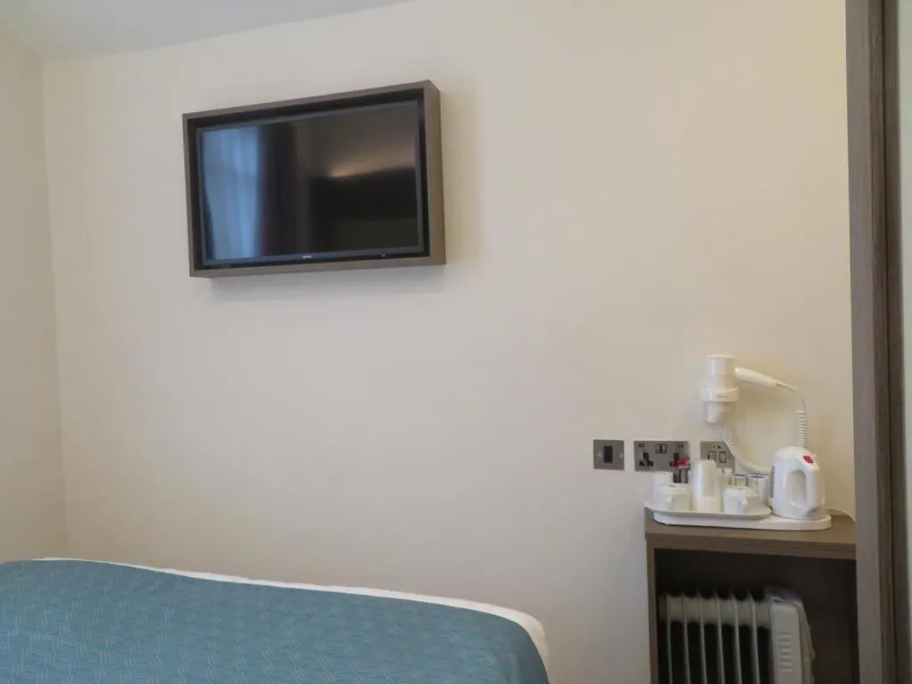 Bed in Glendale Hyde Park Hotel