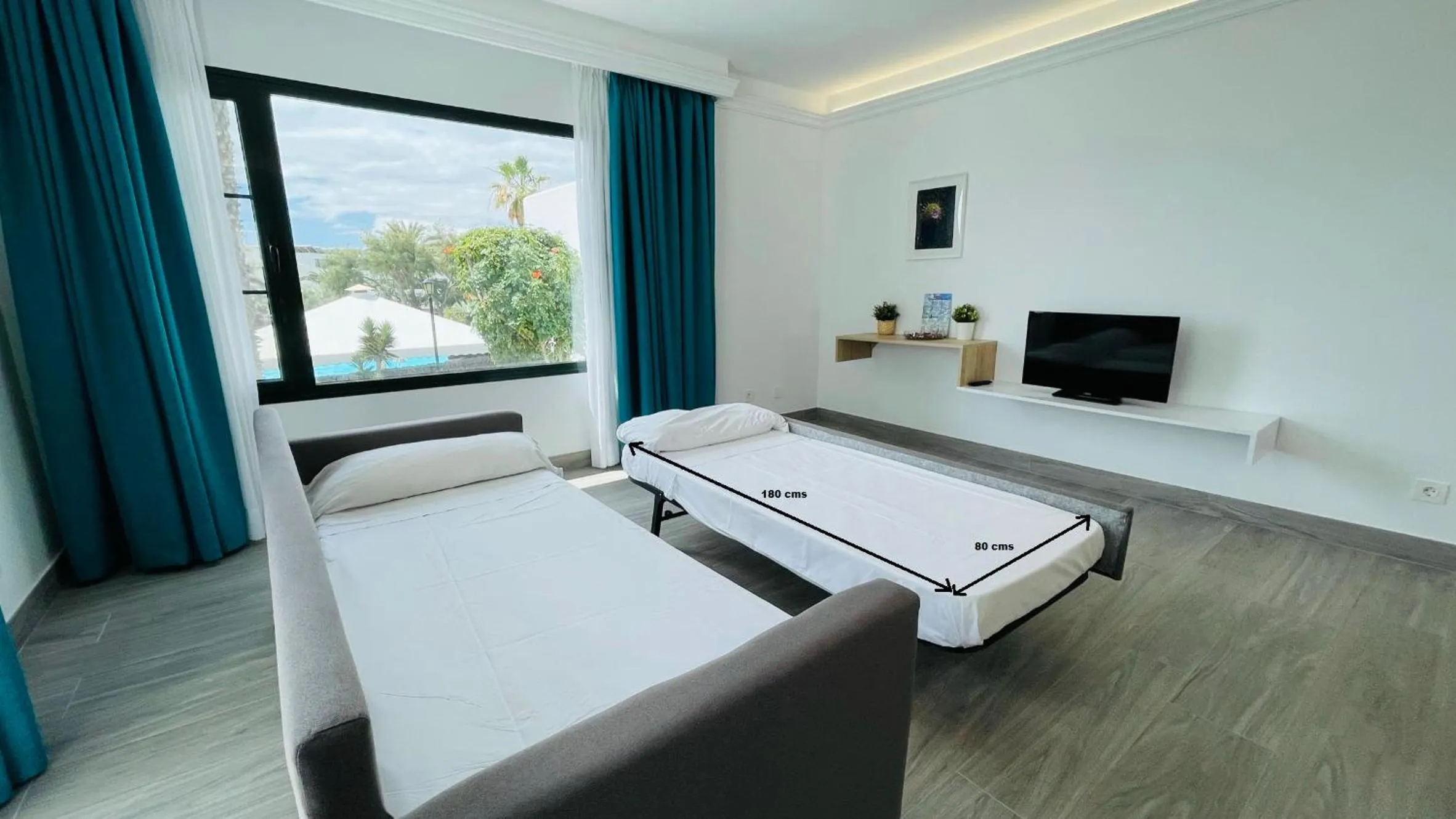 Bed in Palmeras Garden