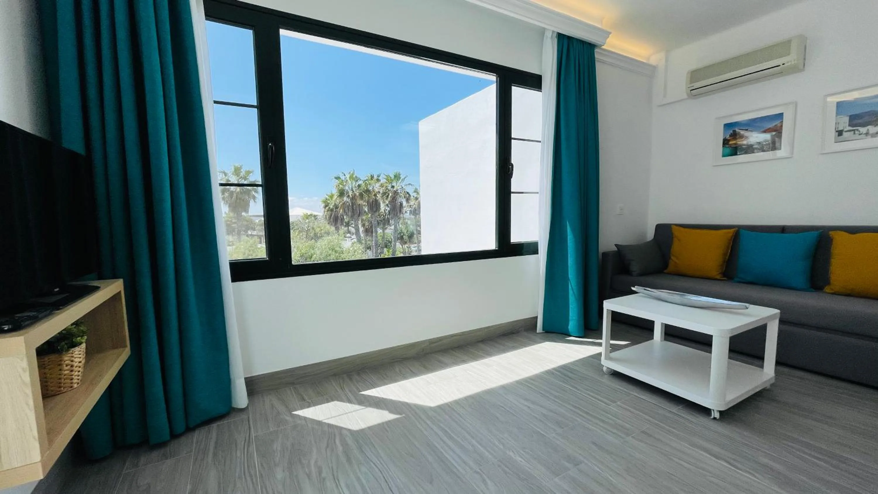 TV and multimedia in Palmeras Garden