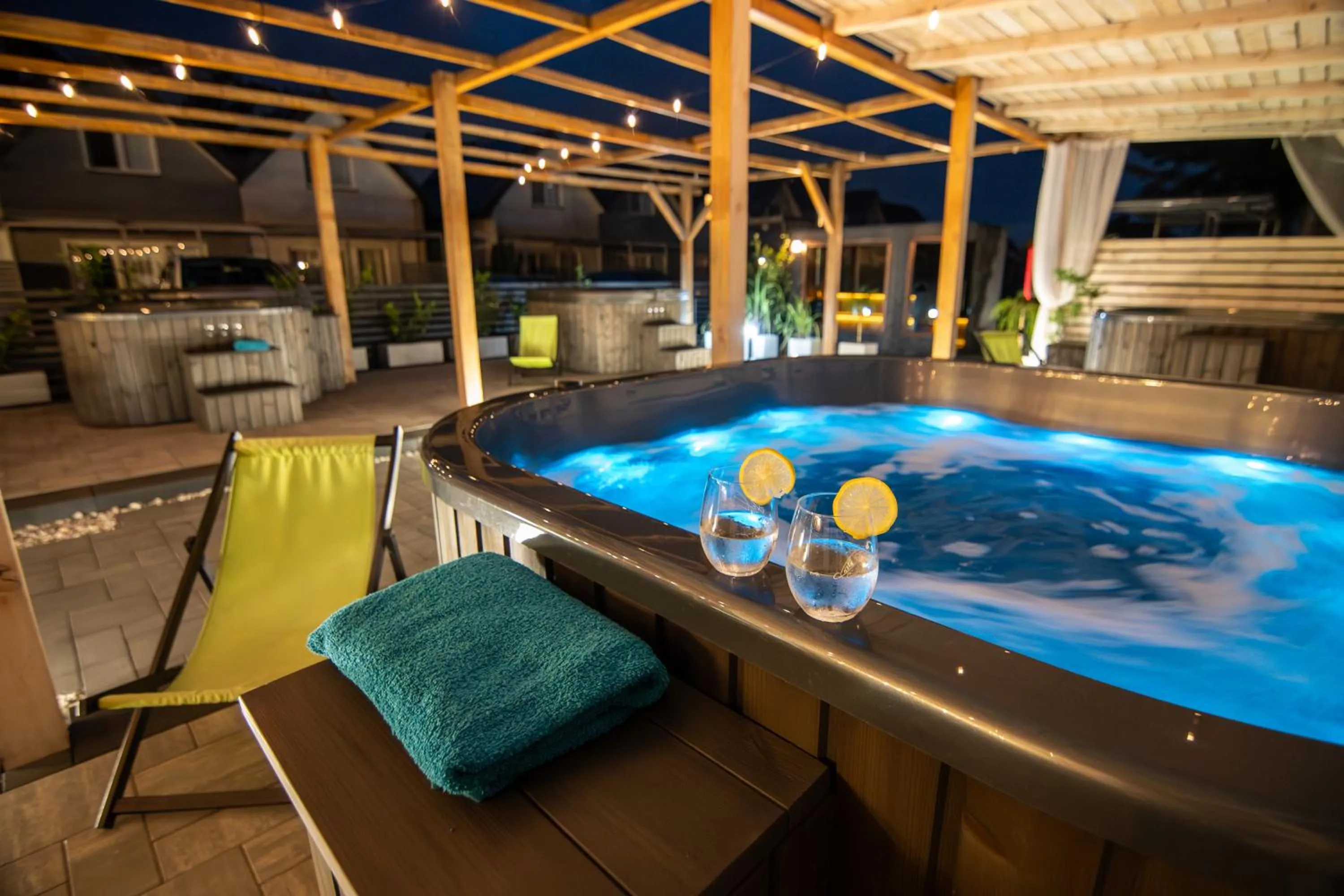 Old Tree Home & Restaurant