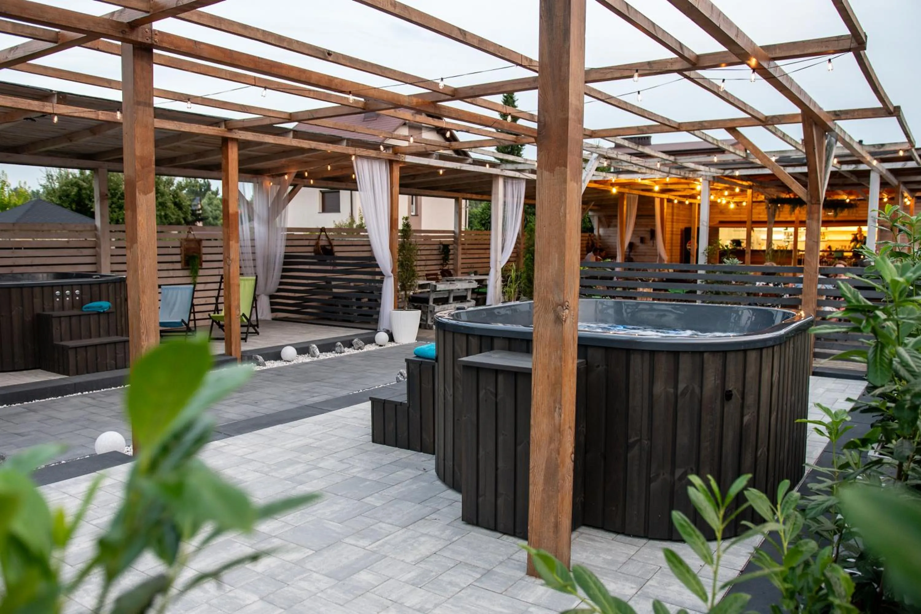 Old Tree Home & Restaurant