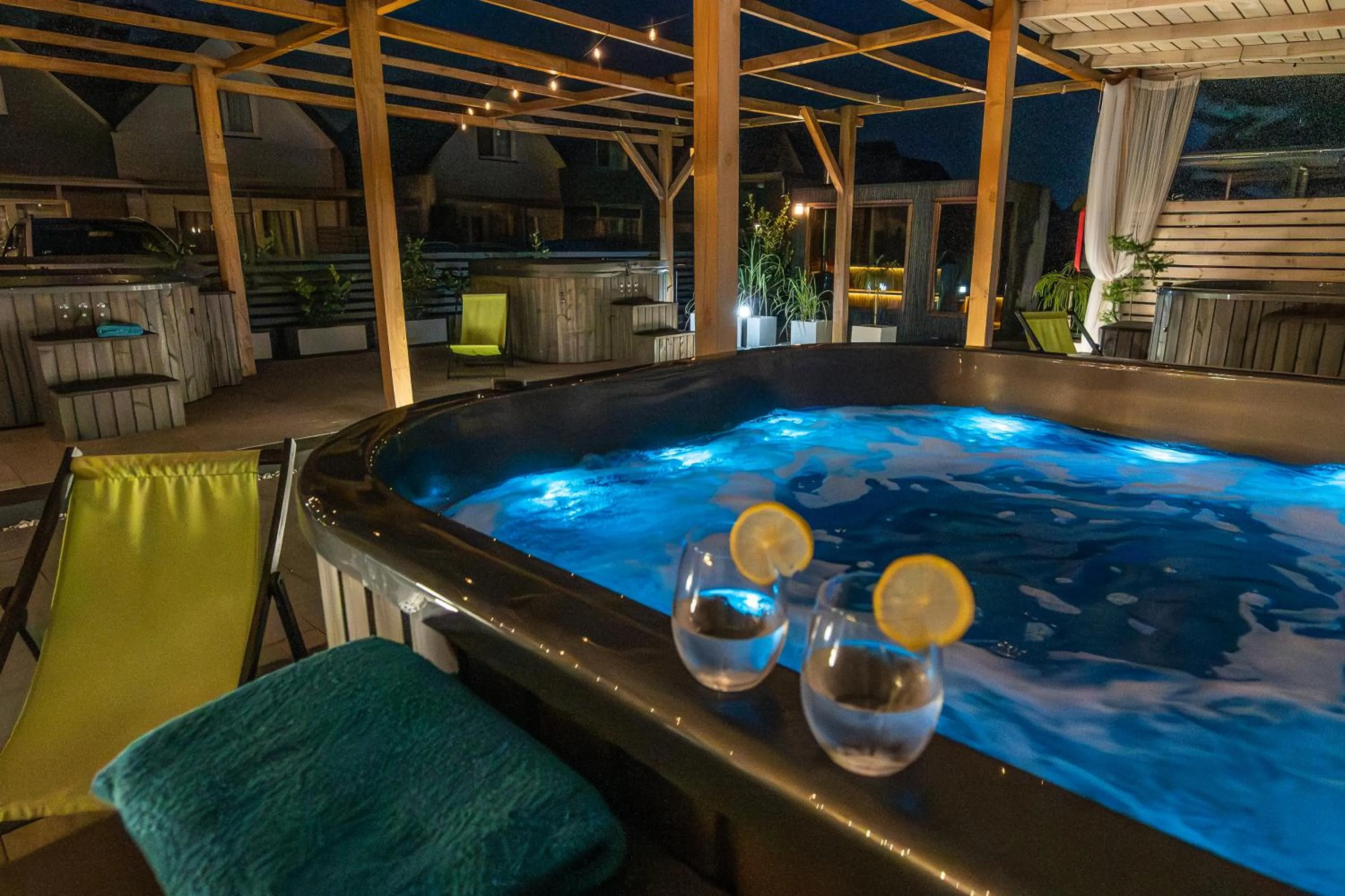 Old Tree Home & Restaurant