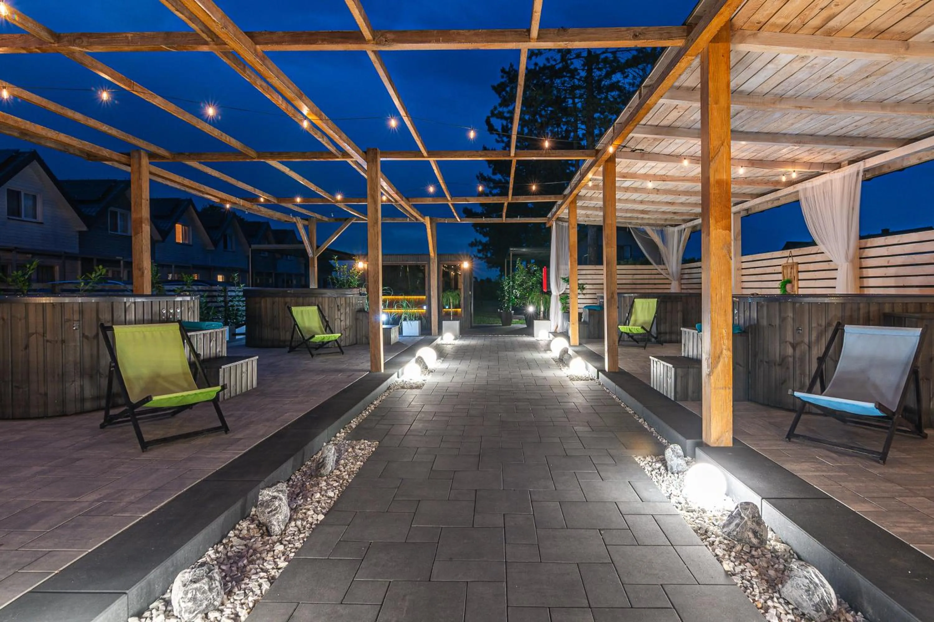 Old Tree Home & Restaurant