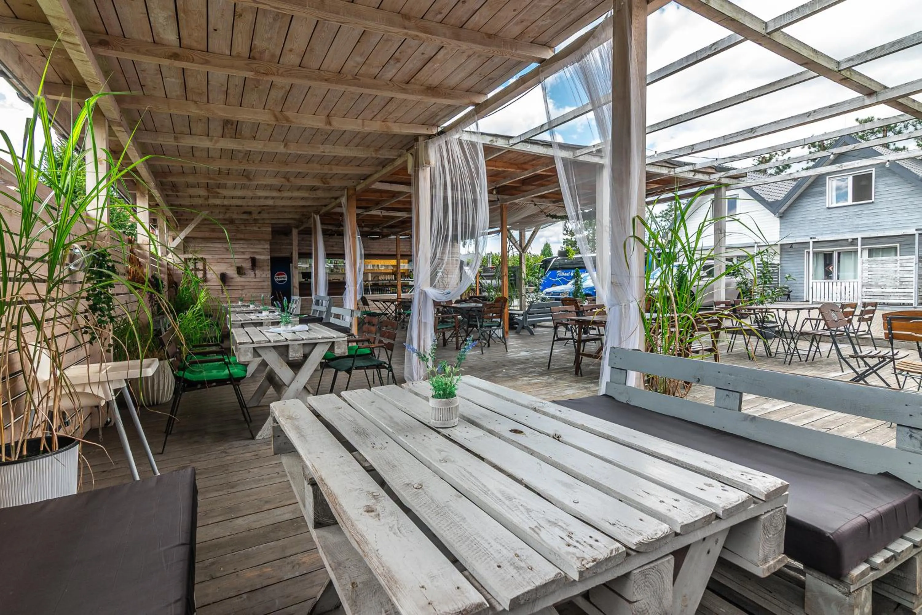 Old Tree Home & Restaurant