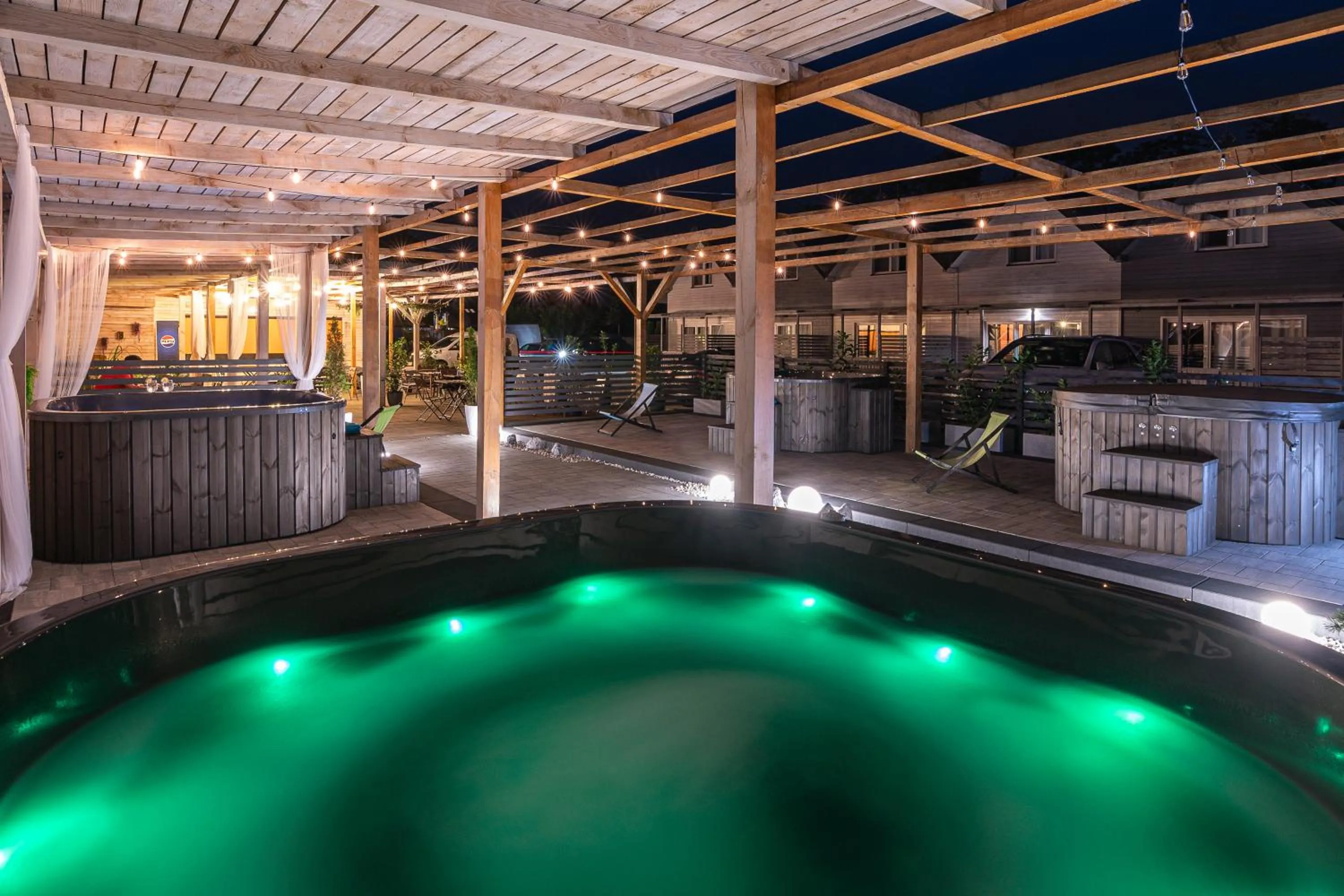 Old Tree Home & Restaurant