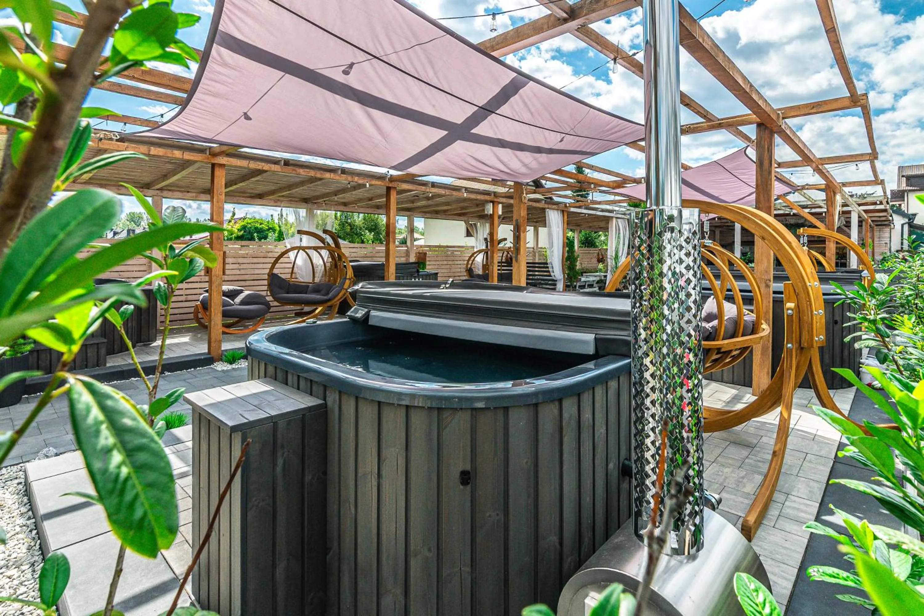 Old Tree Home & Restaurant