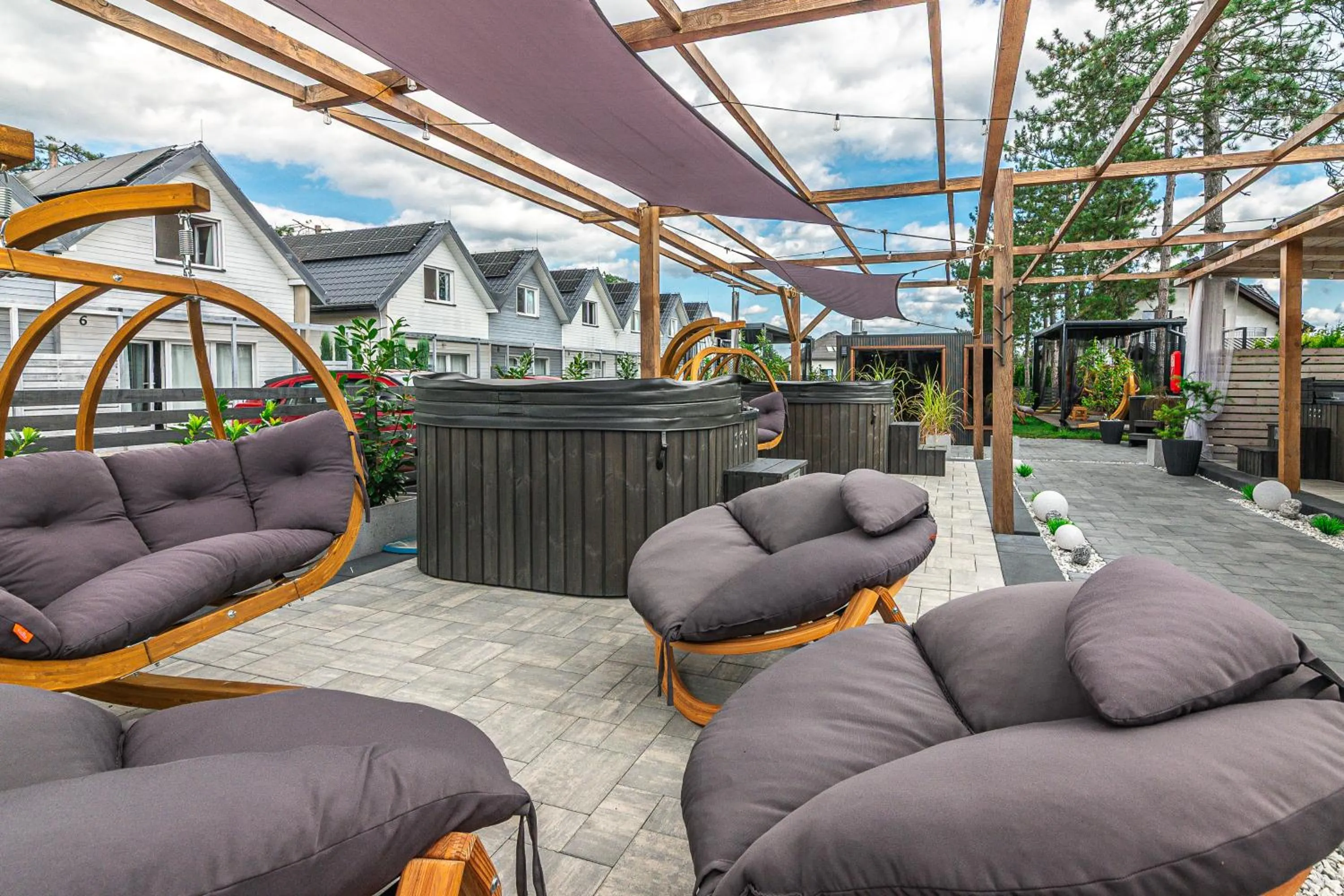 Old Tree Home & Restaurant