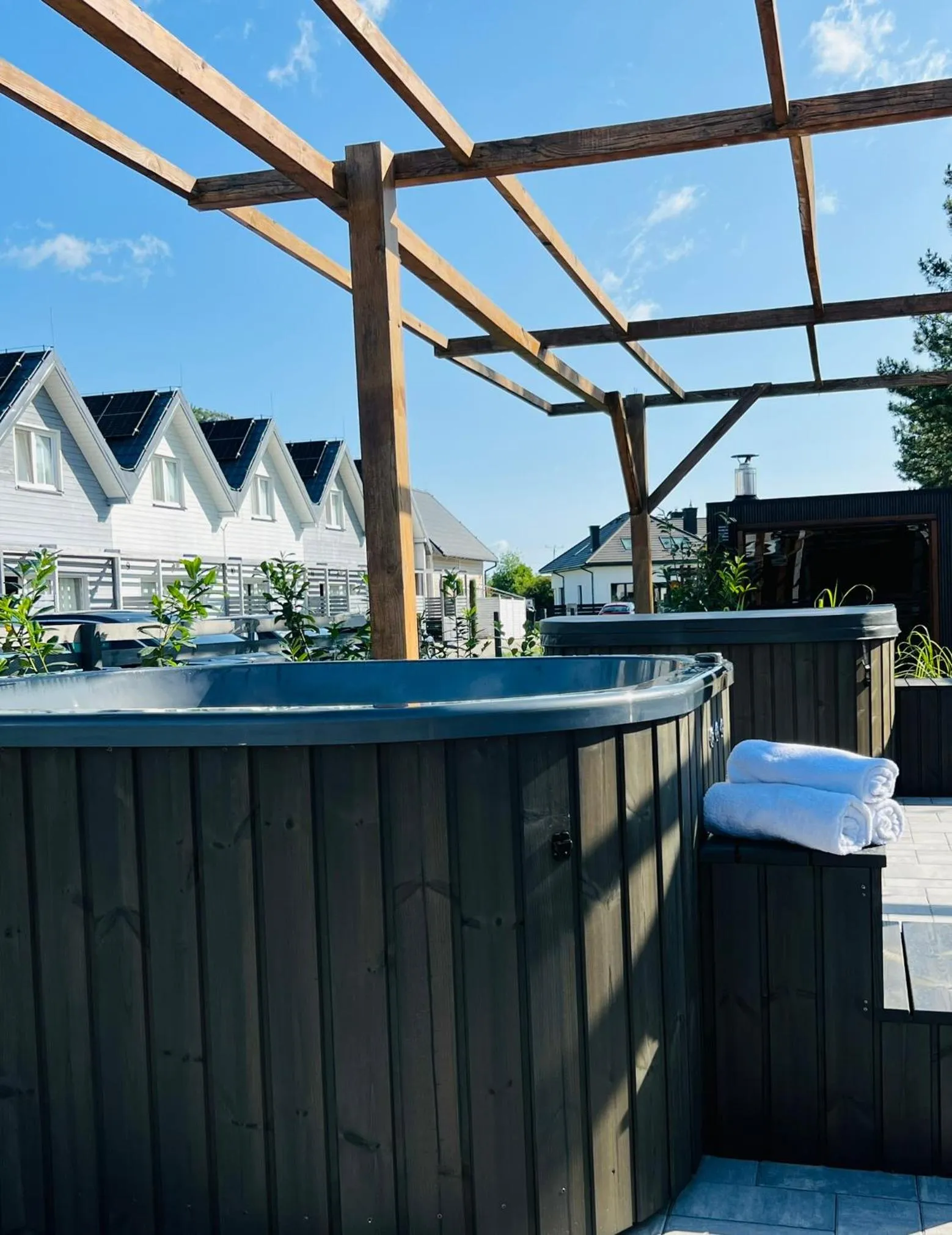 Old Tree Home & Restaurant