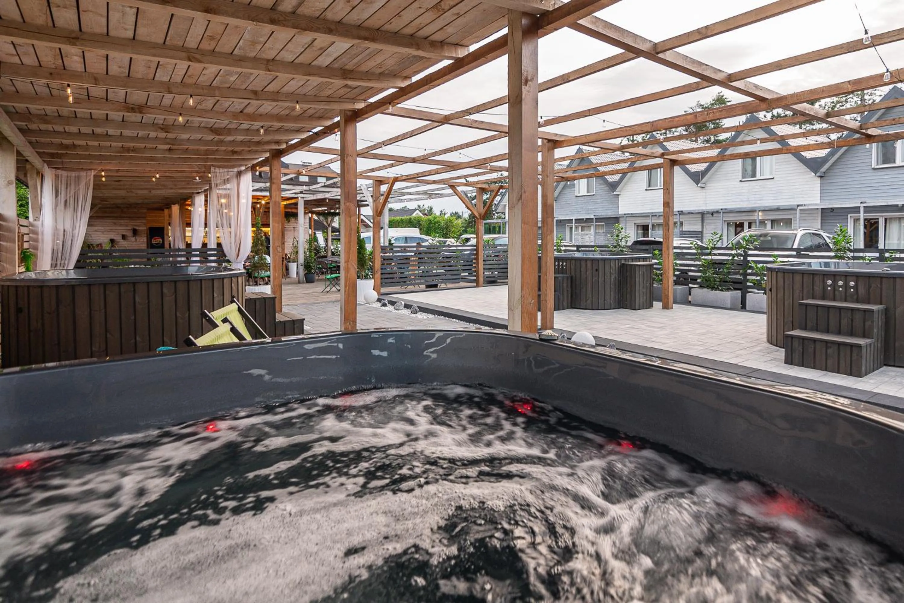 Old Tree Home & Restaurant