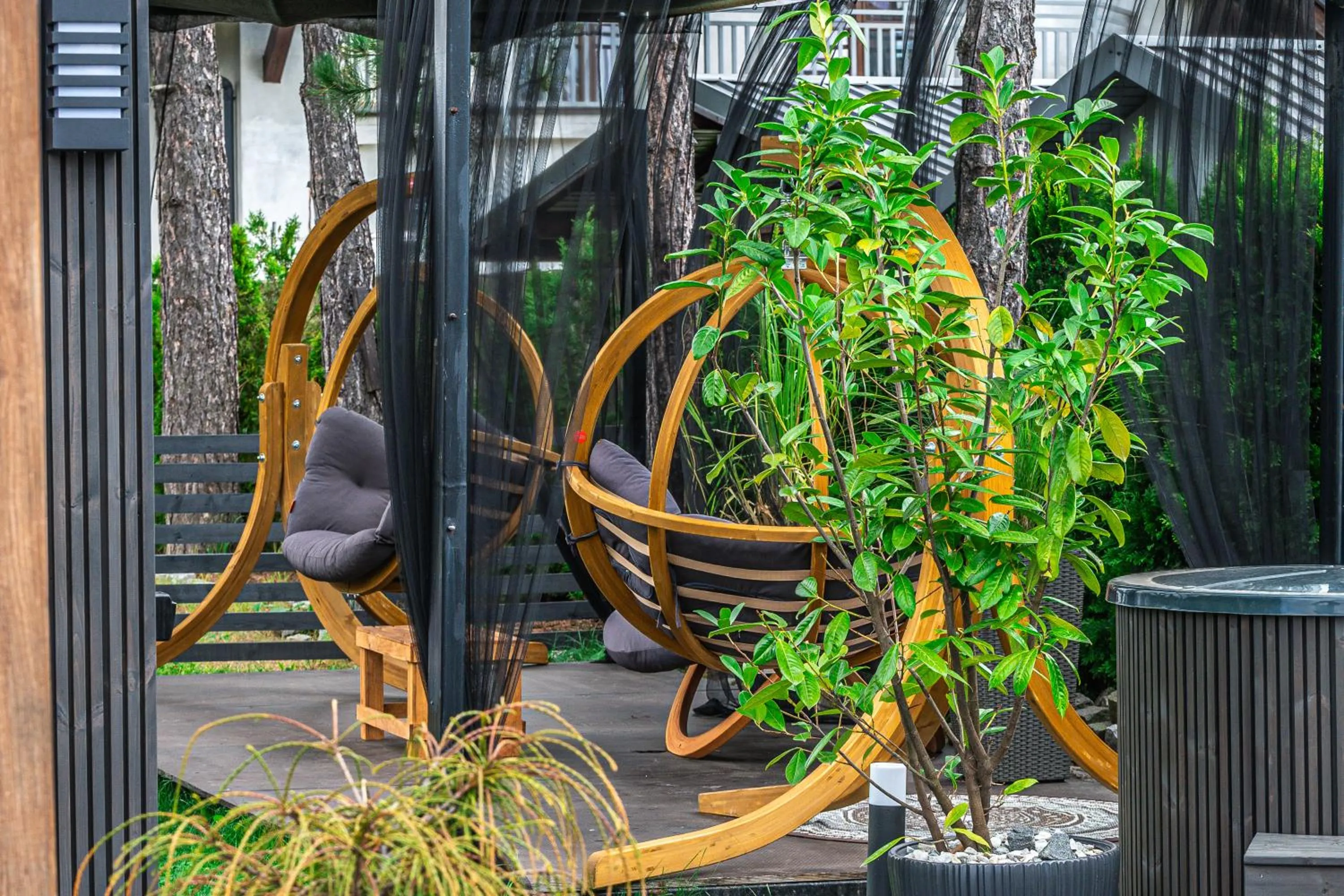 Old Tree Home & Restaurant