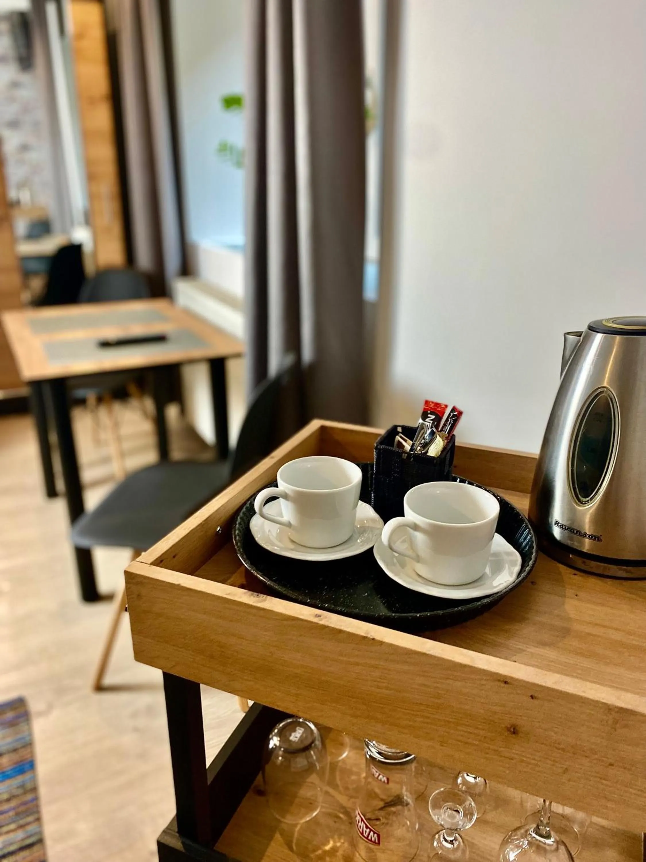 Coffee/tea facilities in Old Tree Home & Restaurant