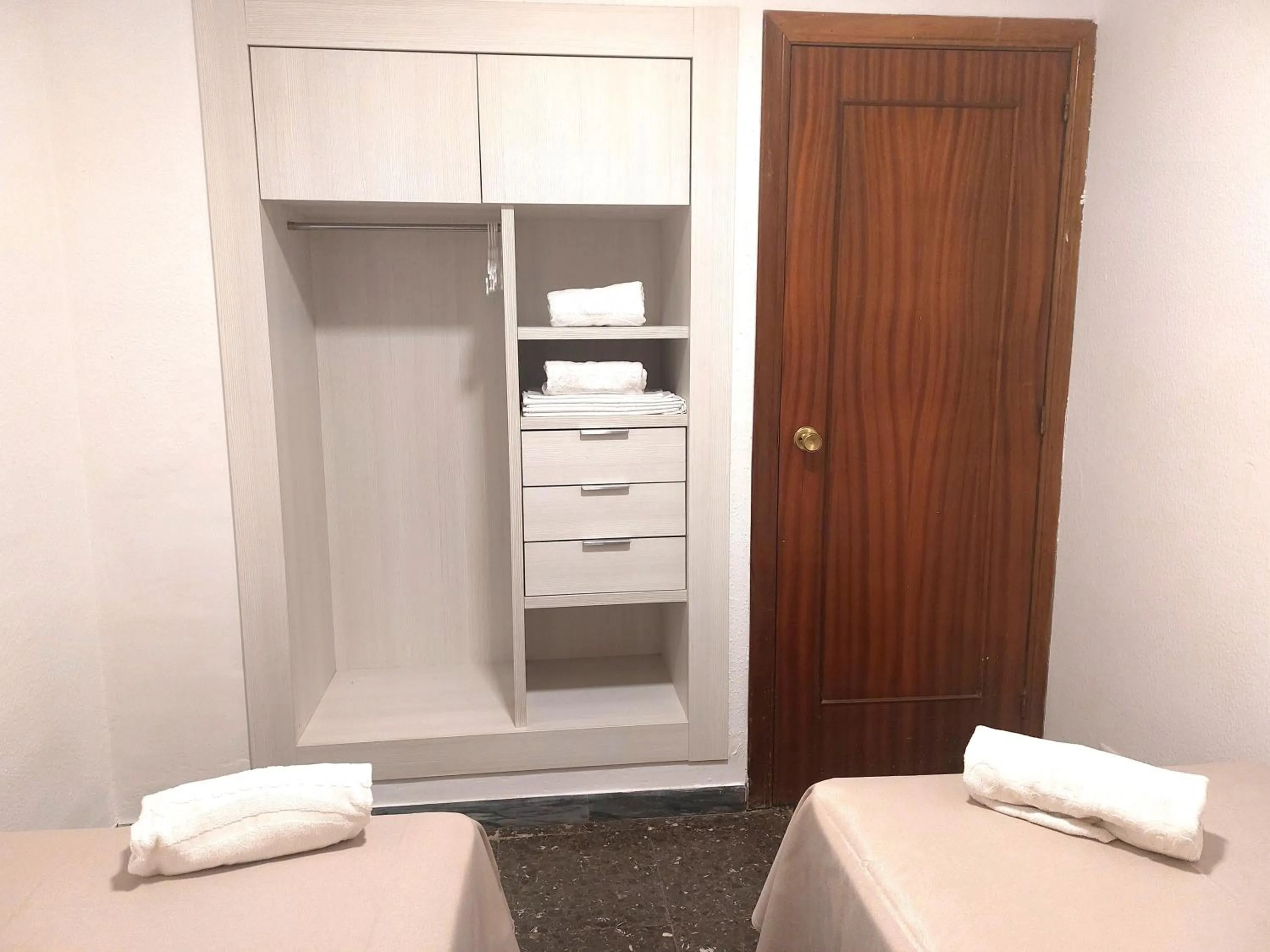 wardrobe in Rentalmar Sol de España - Mas d'en Gran