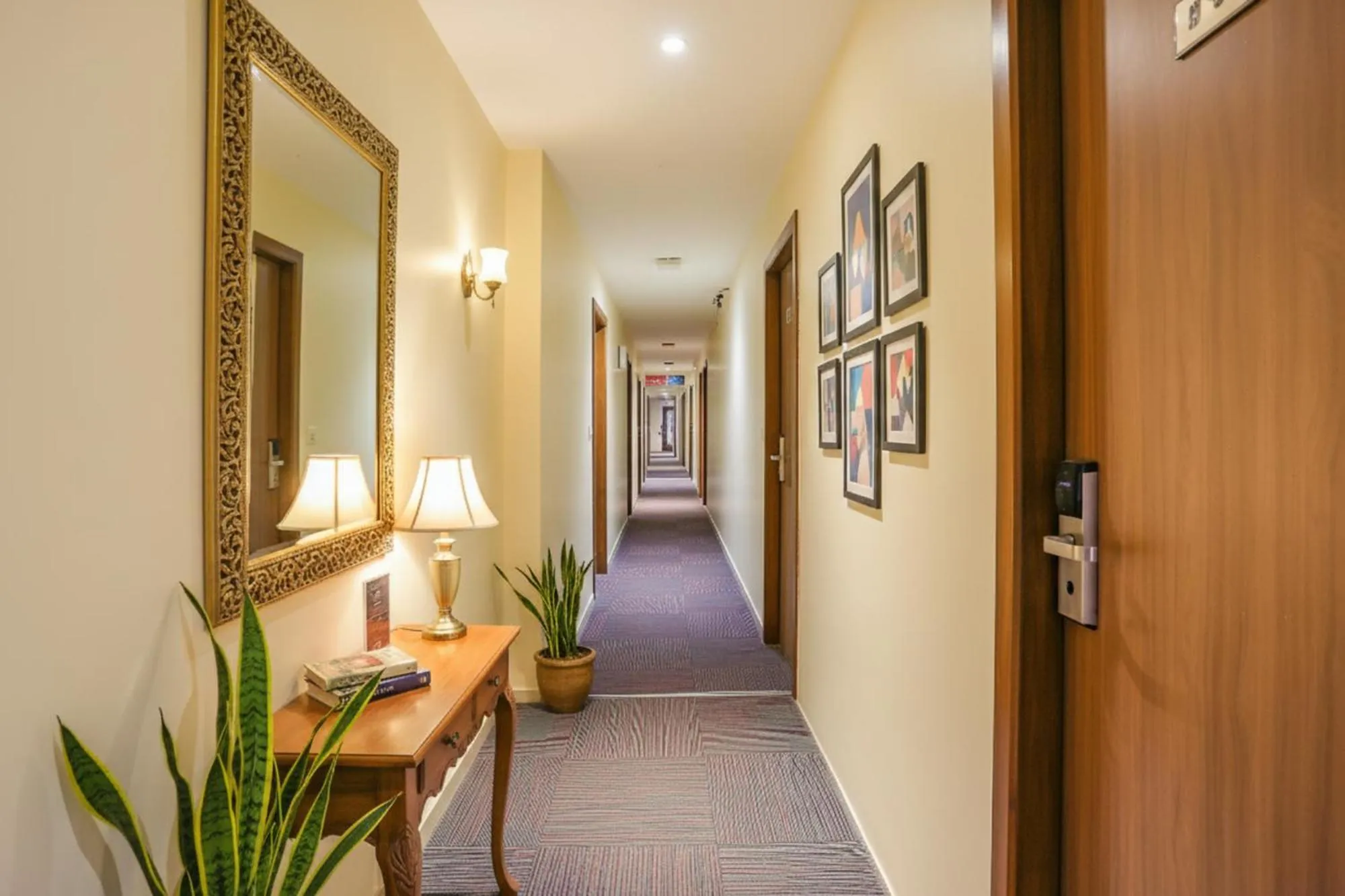 Lobby or reception in FabHotel Royal International - Nr Mumbai International Airport