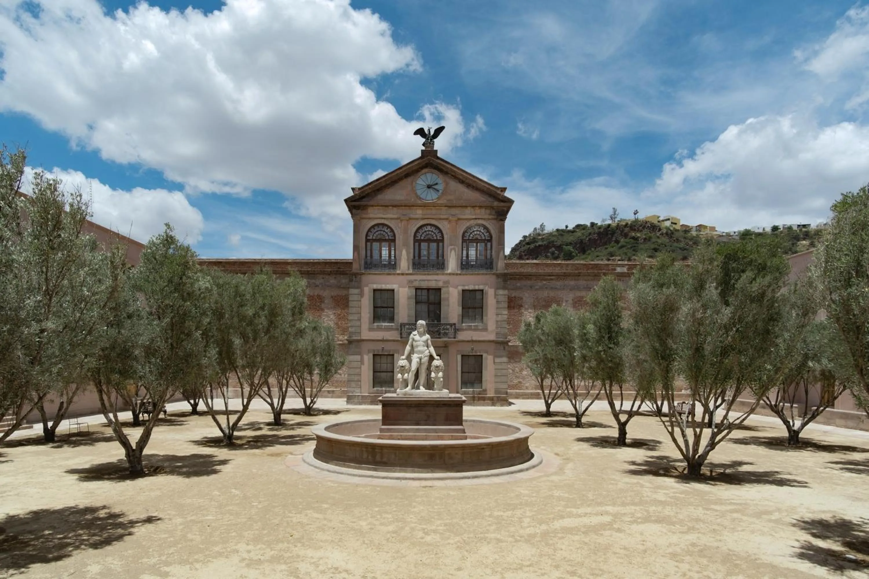 Property building in Hotel Hércules