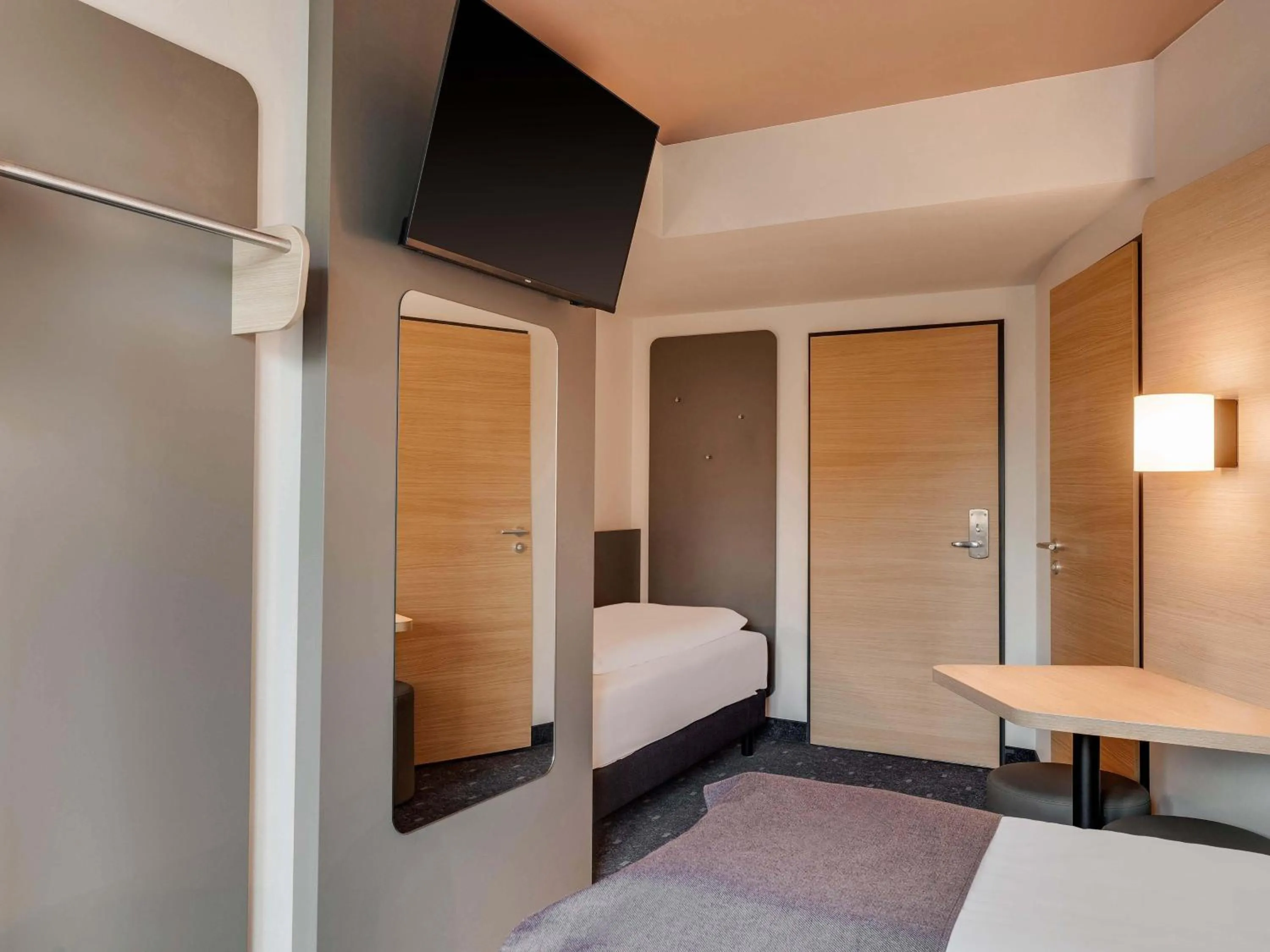 Photo of the whole room, Bed in B&B Hotel Oldenburg