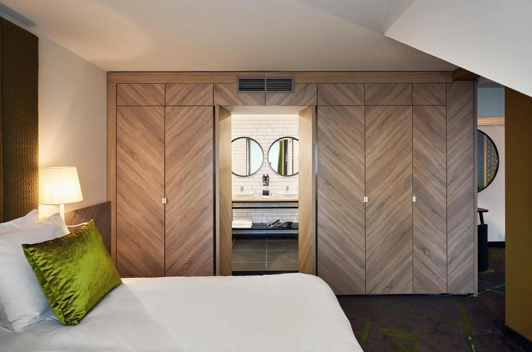 Bed in Carlton President