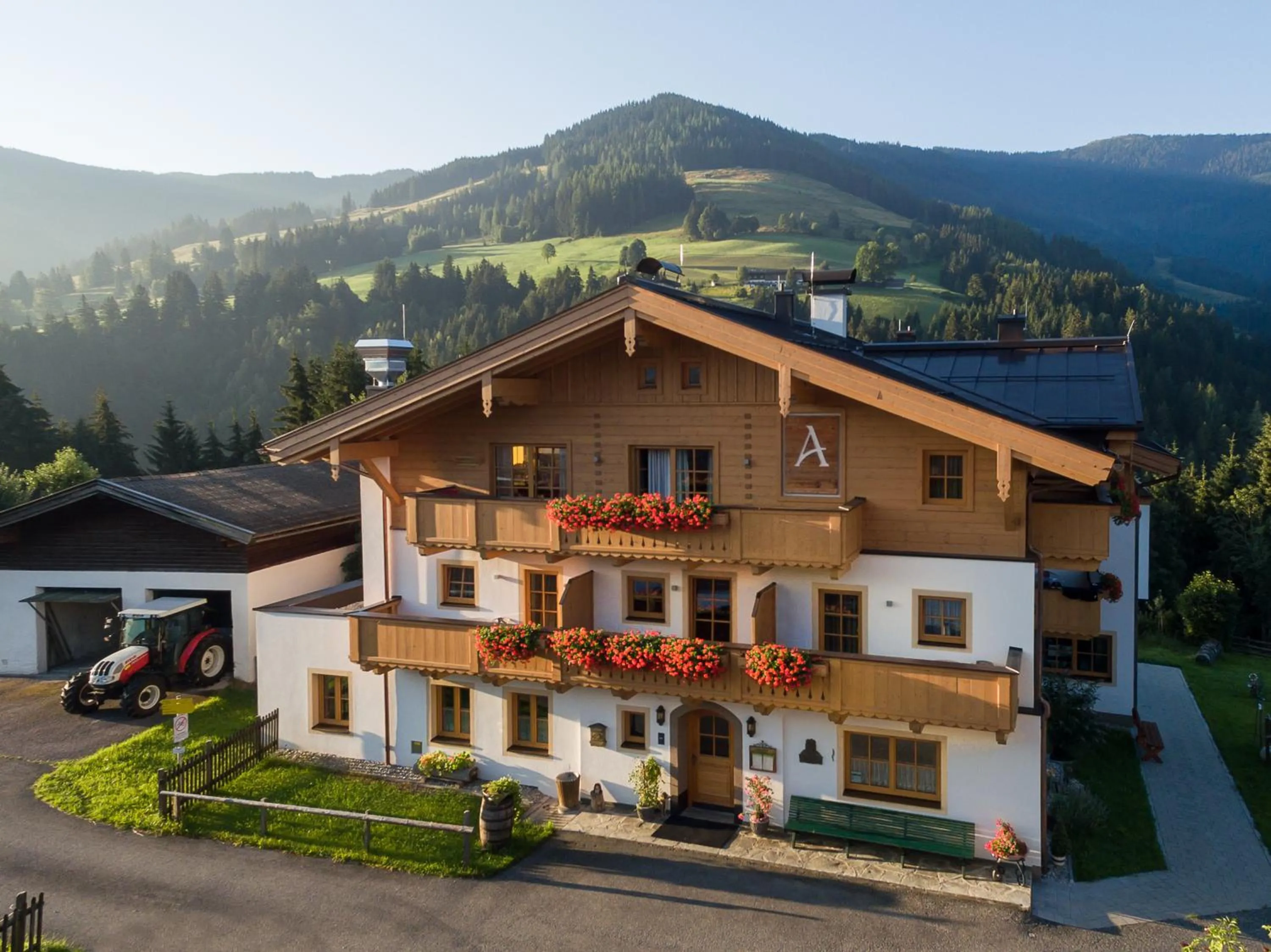 Property building in Hotel Gasthof Erbhof Anderlhof