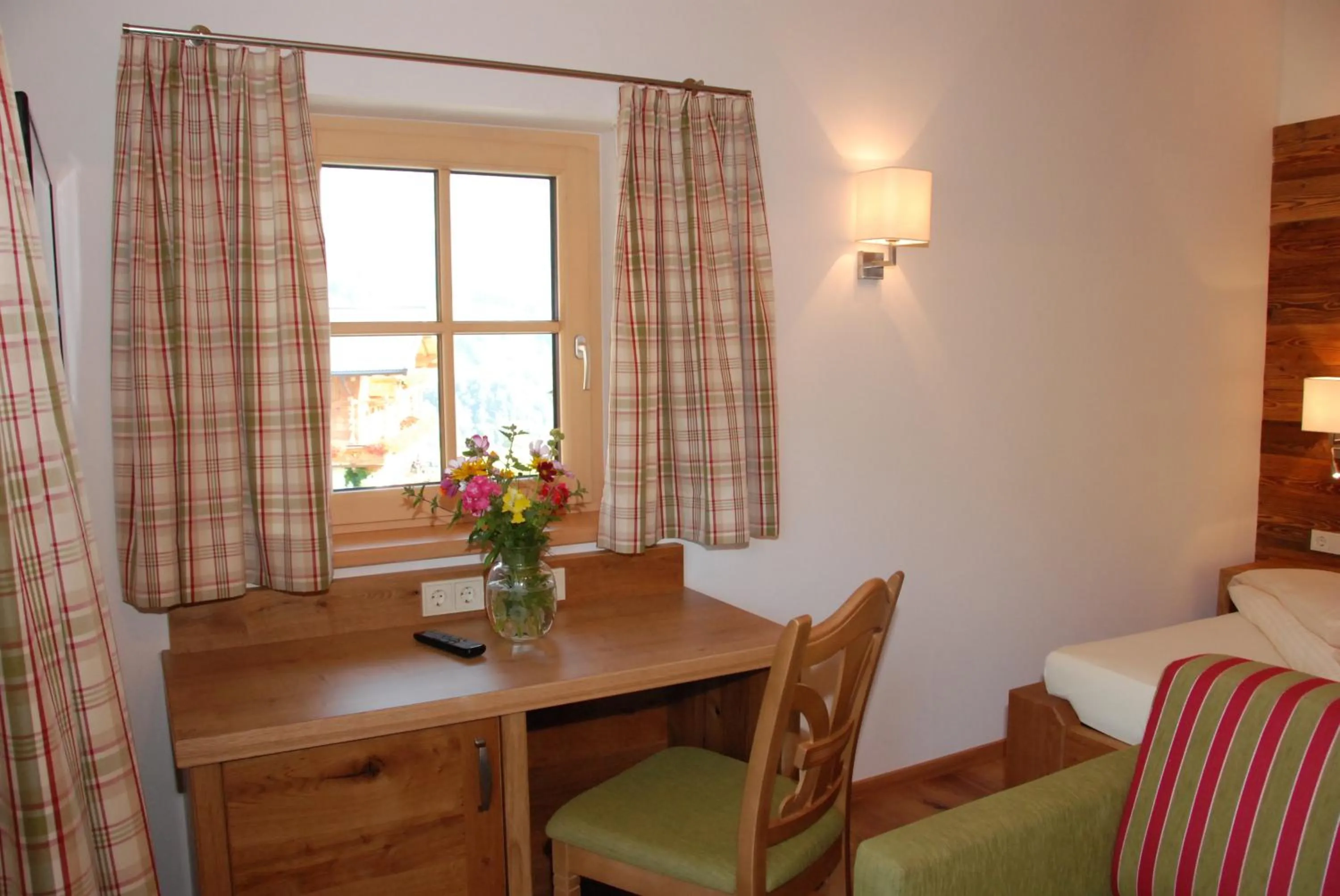 Photo of the whole room, Bed in Hotel Gasthof Erbhof Anderlhof