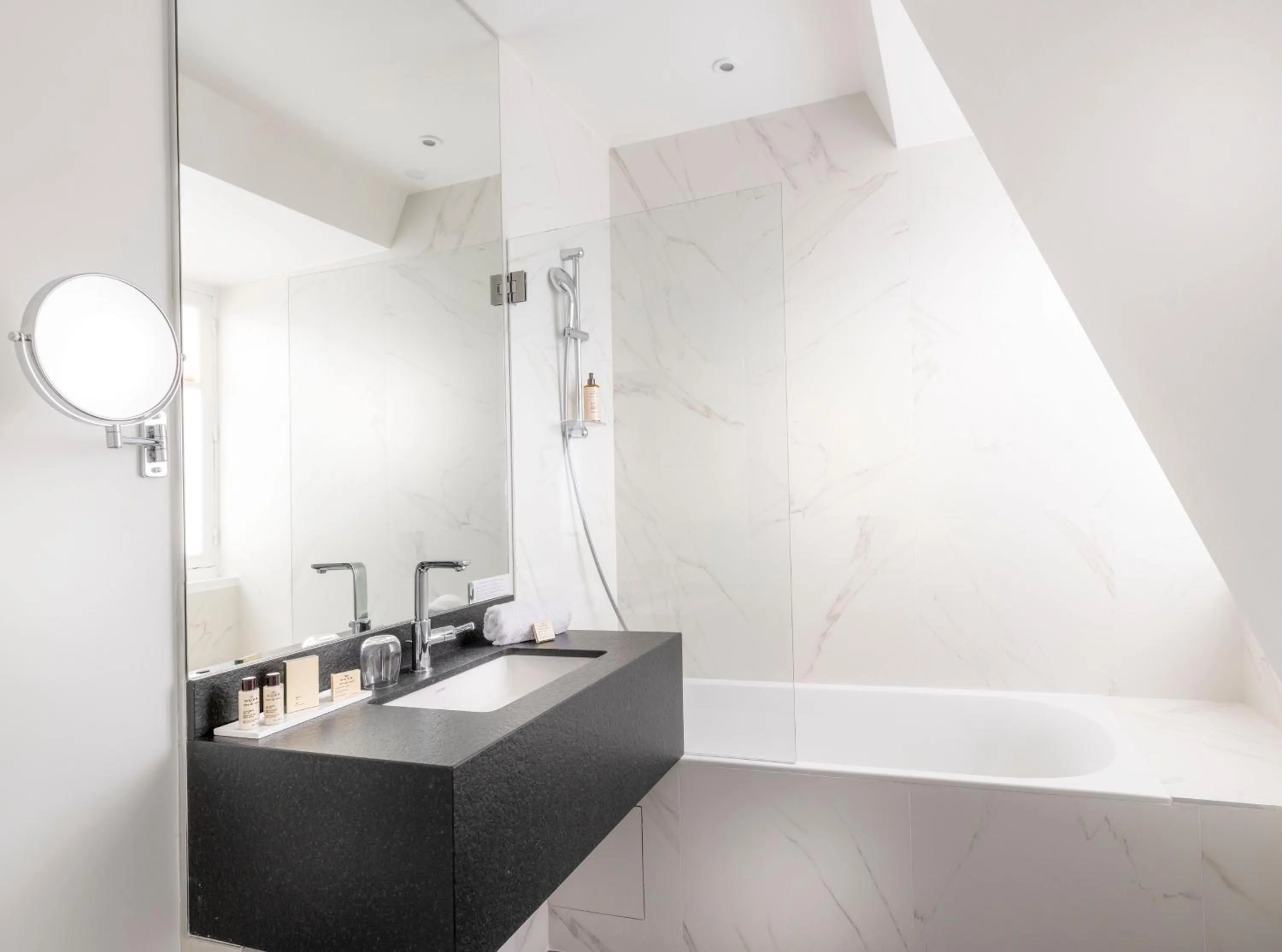 Shower in Résidence Charles Floquet