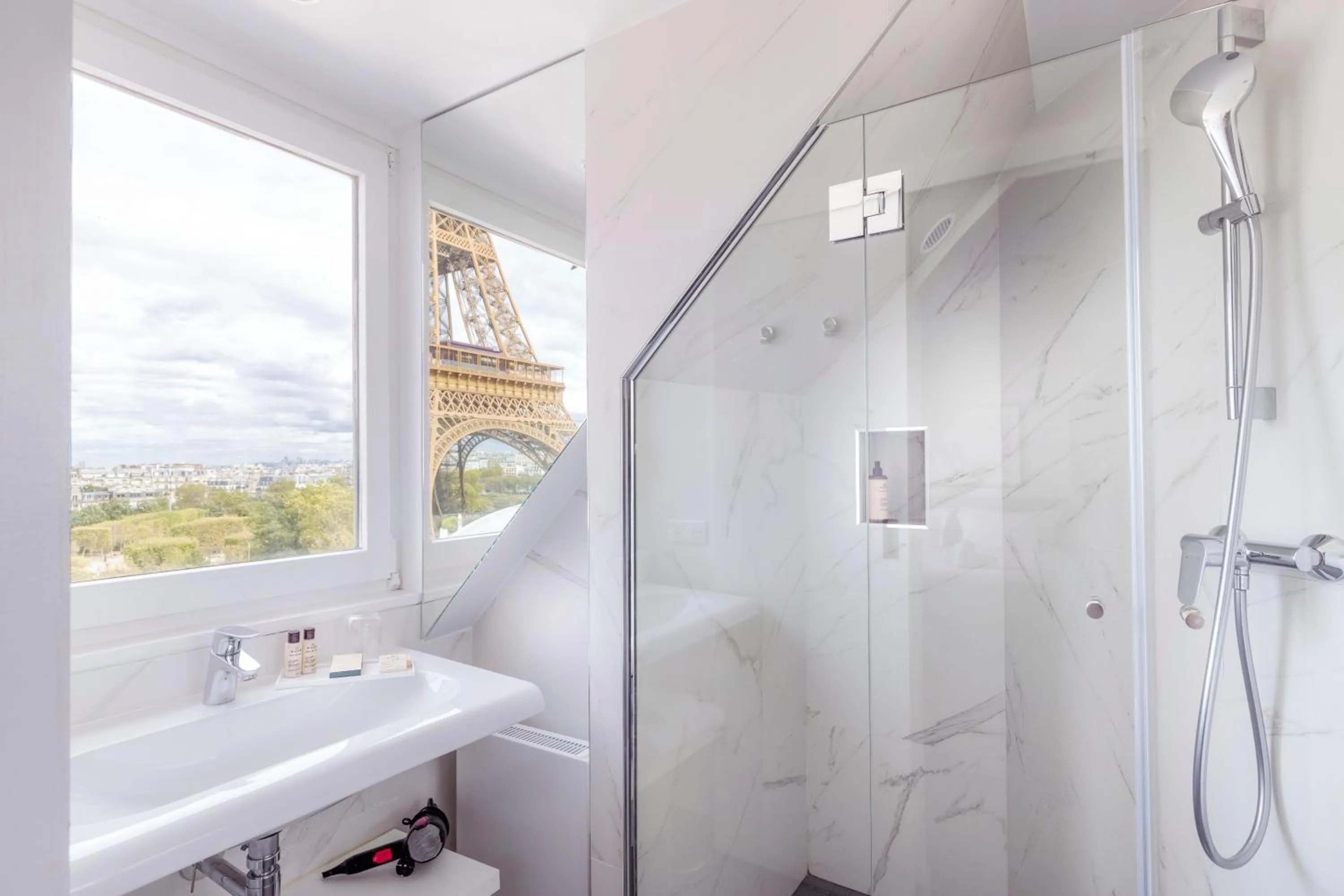 Shower in Résidence Charles Floquet