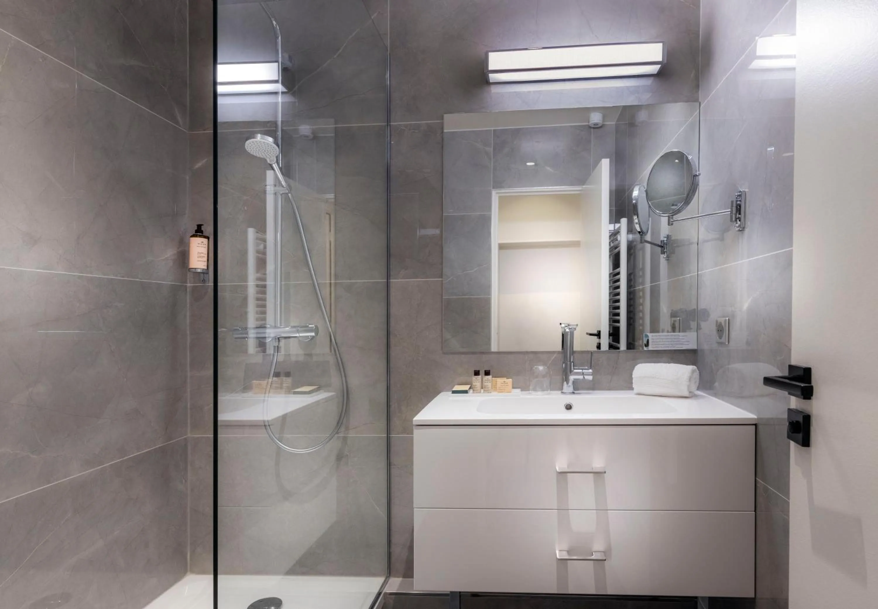 Bathroom in Résidence Charles Floquet