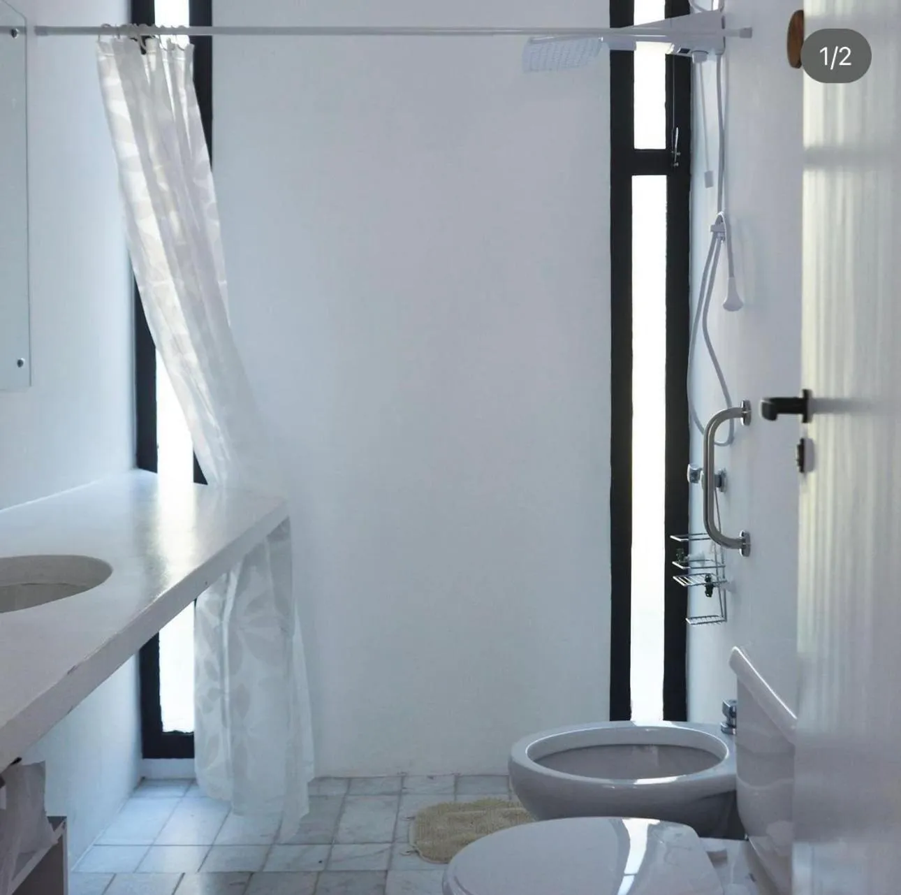 Toilet in Casa de arquiteto com vista, jardim e lareira