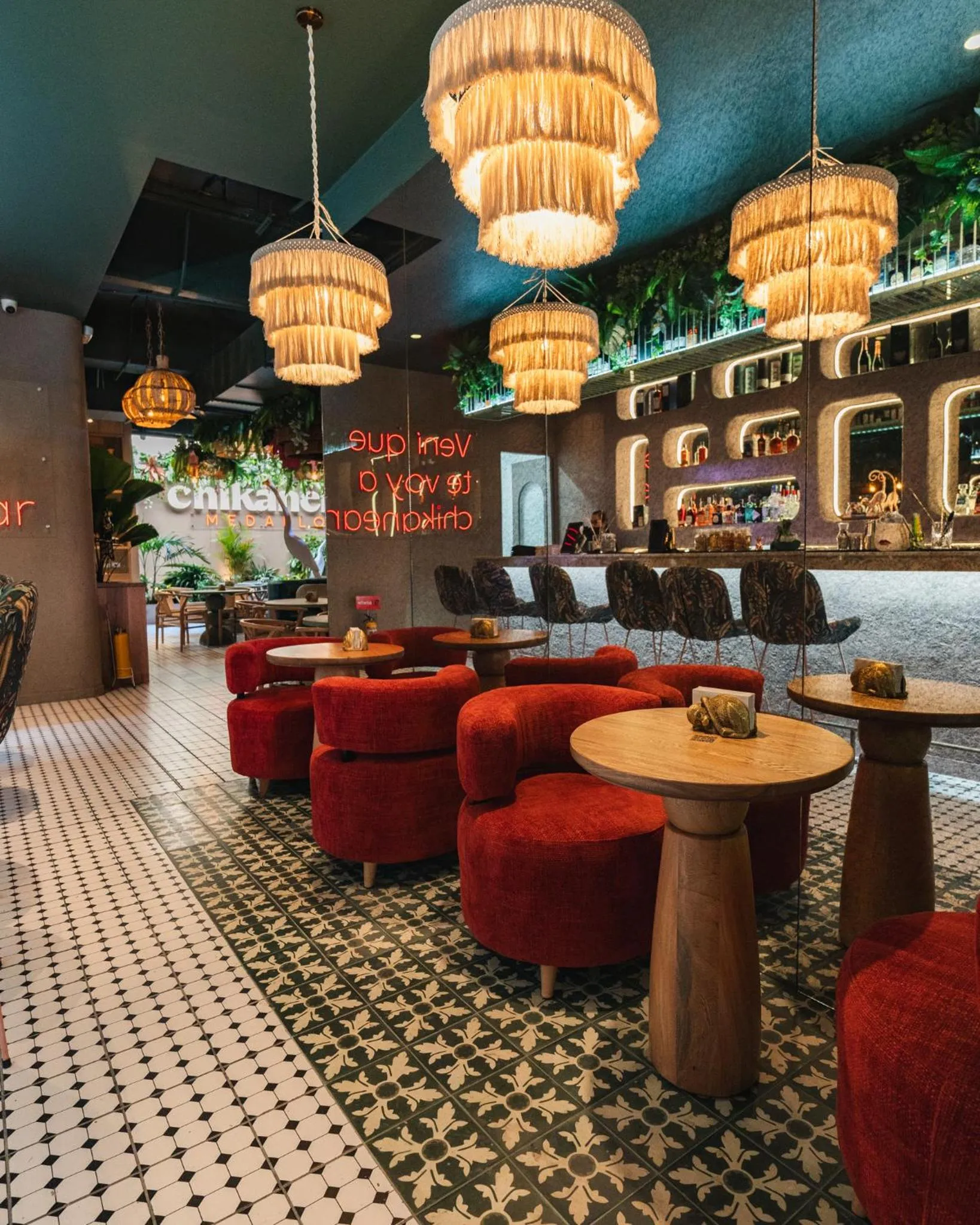 Restaurant/places to eat in Nakúa Stay & Work Hotel