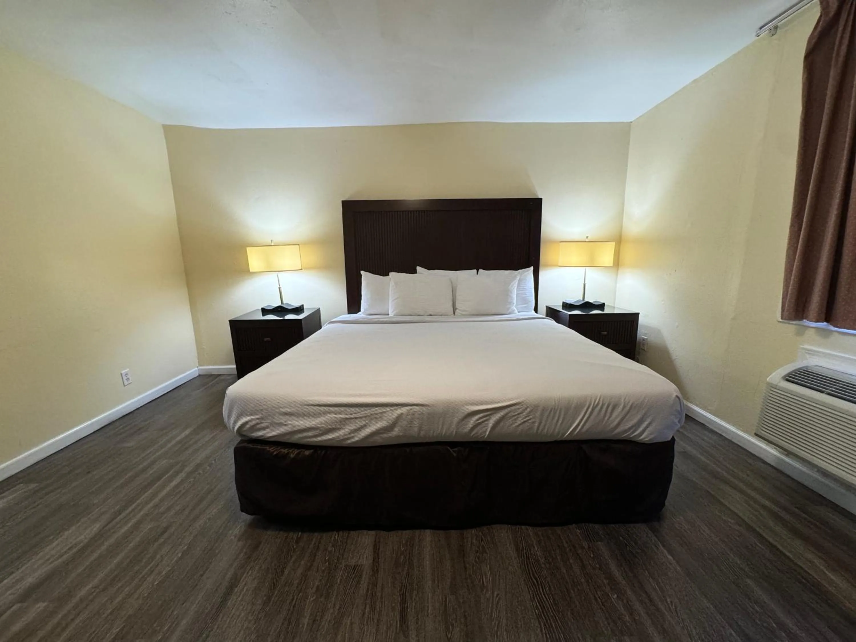 Bed in Relax Inn of Medford