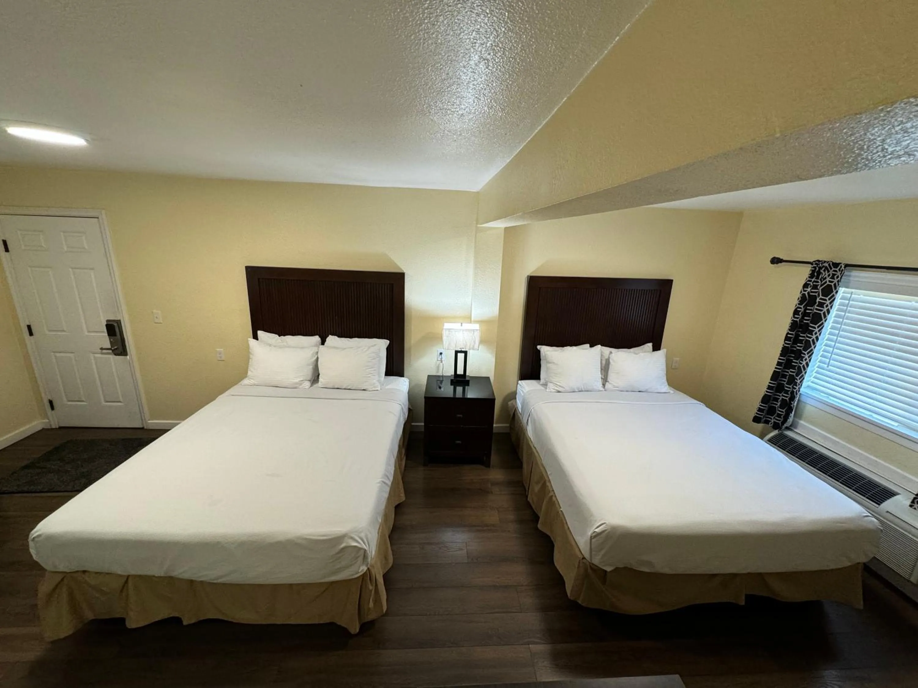 Bed in Relax Inn of Medford