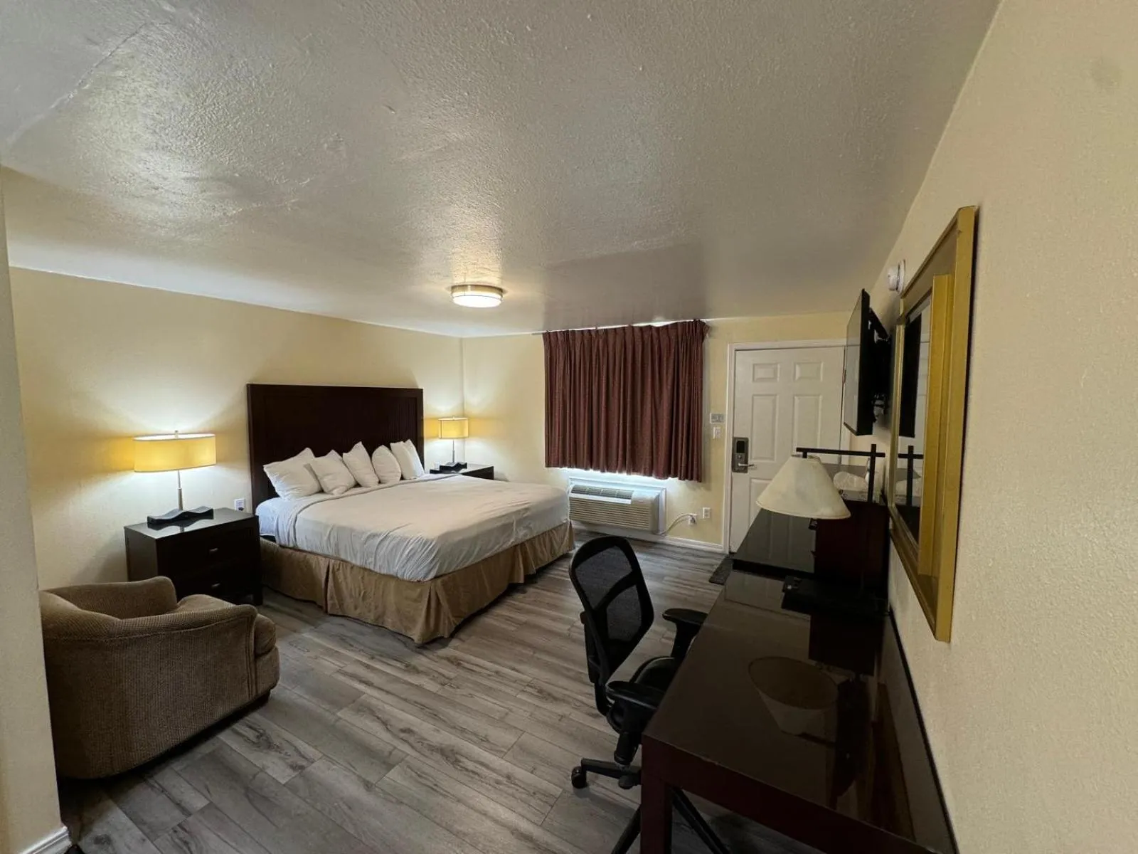 Bed in Relax Inn of Medford