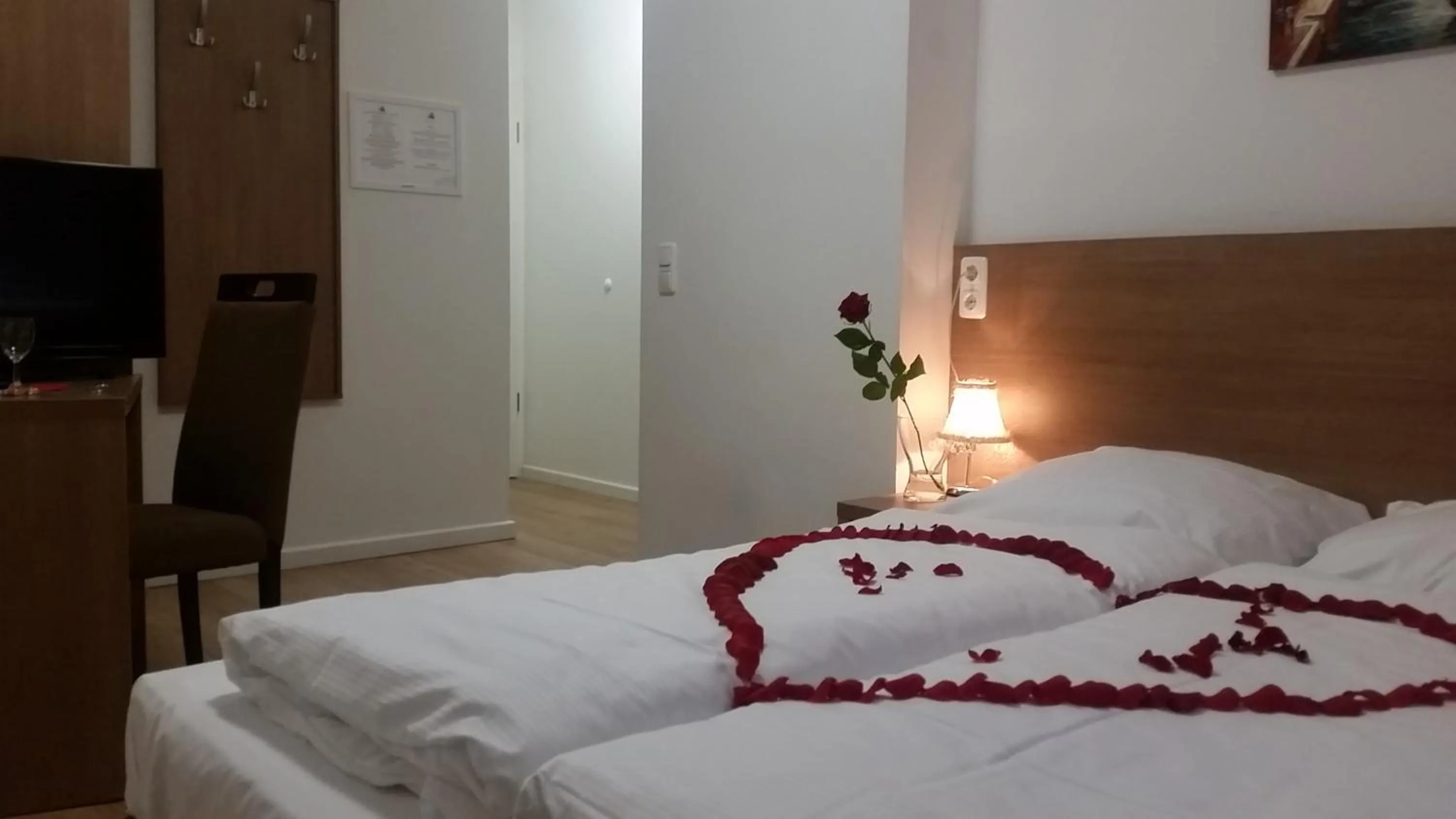 Photo of the whole room, Bed in Apartment Hotel am Sand