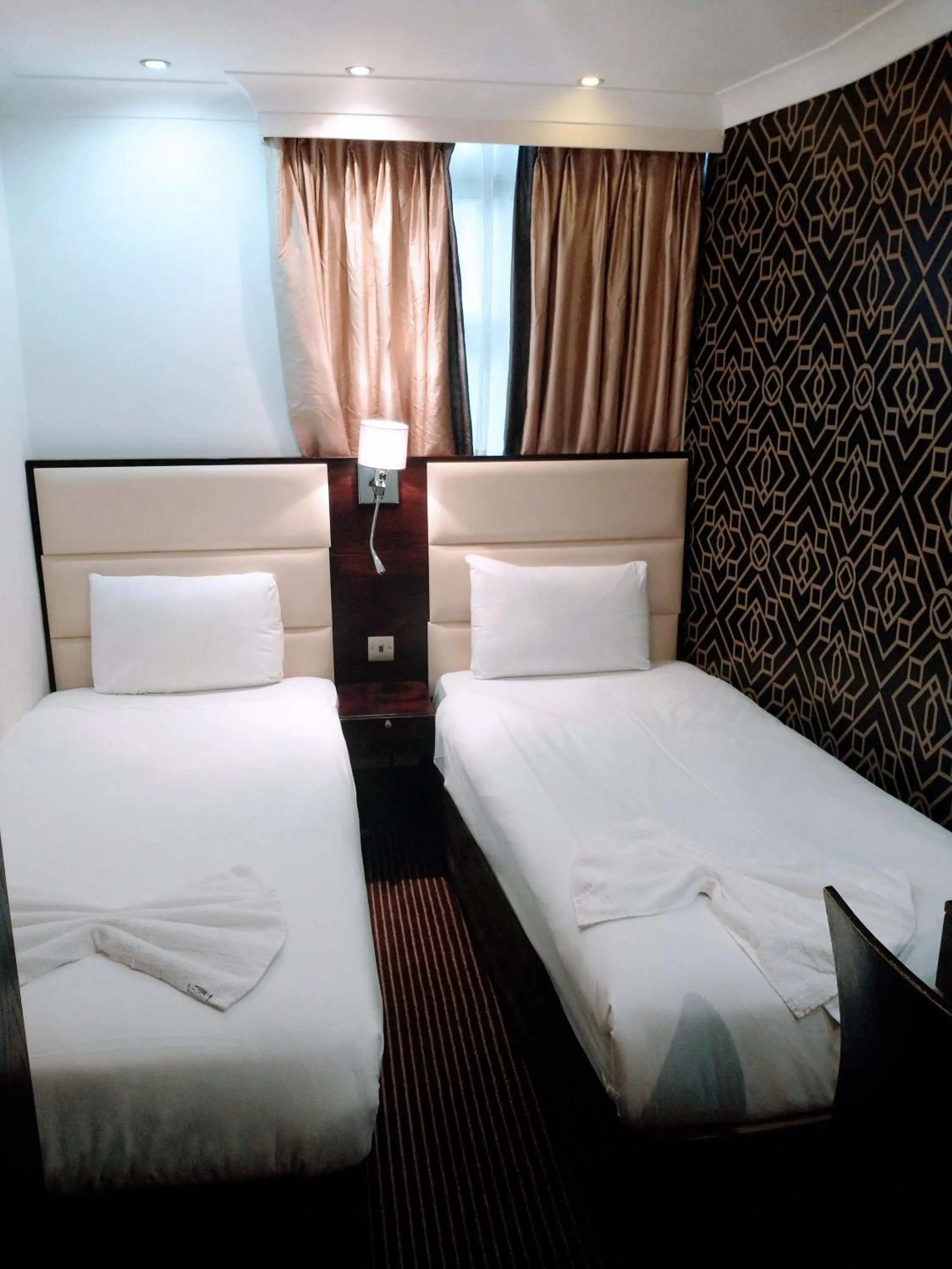 Bedroom, Bed in Hotel Edward Paddington