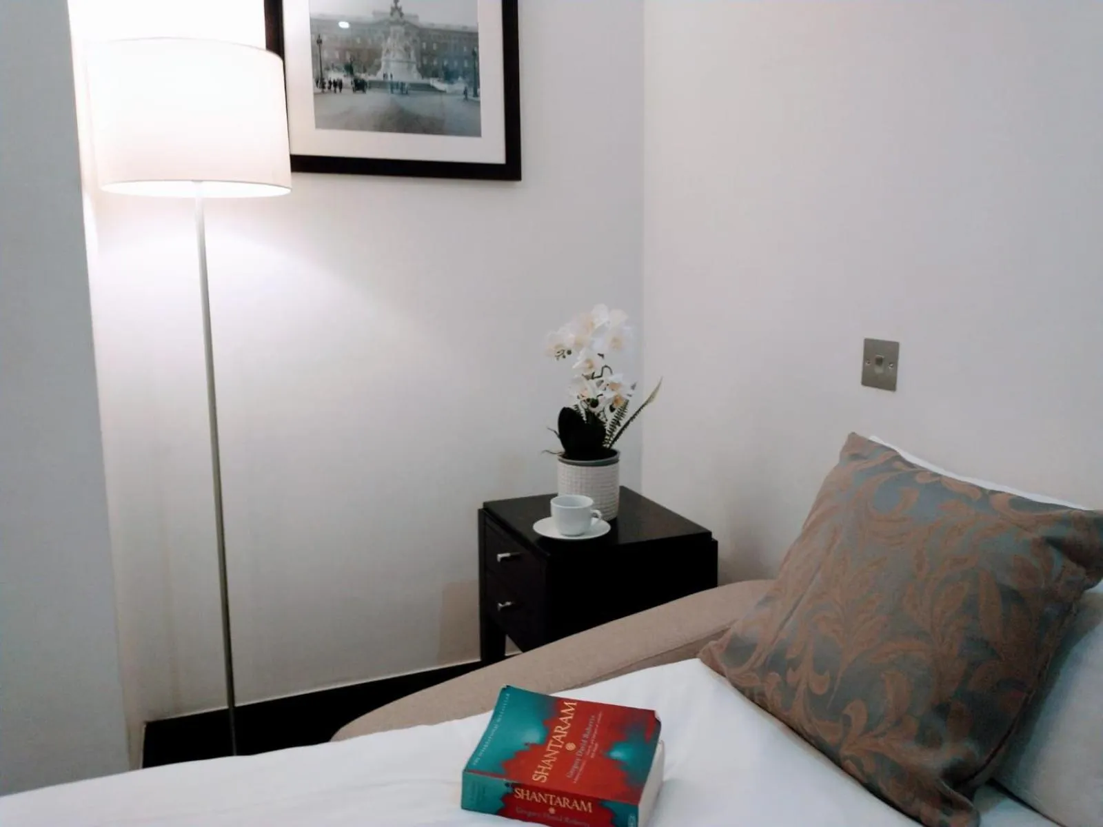 Seating area, Bed in Hotel Edward Paddington