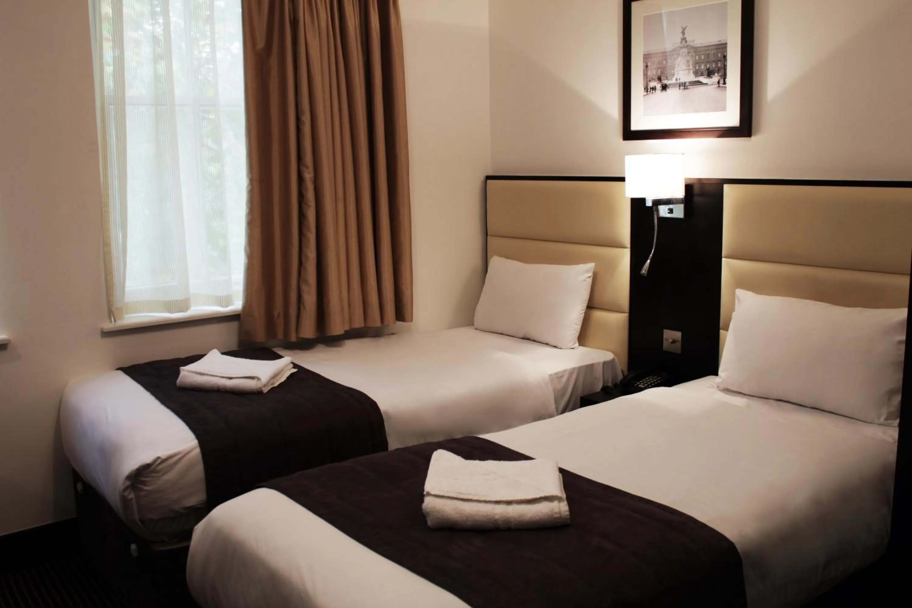 Bed in Hotel Edward Paddington