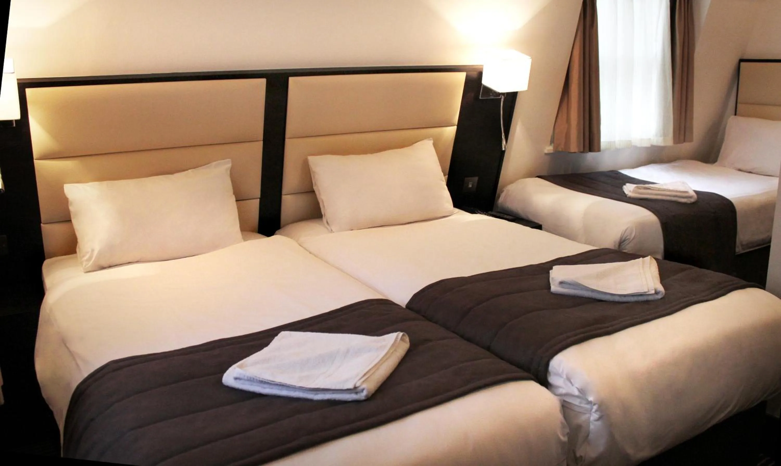 Bed in Hotel Edward Paddington