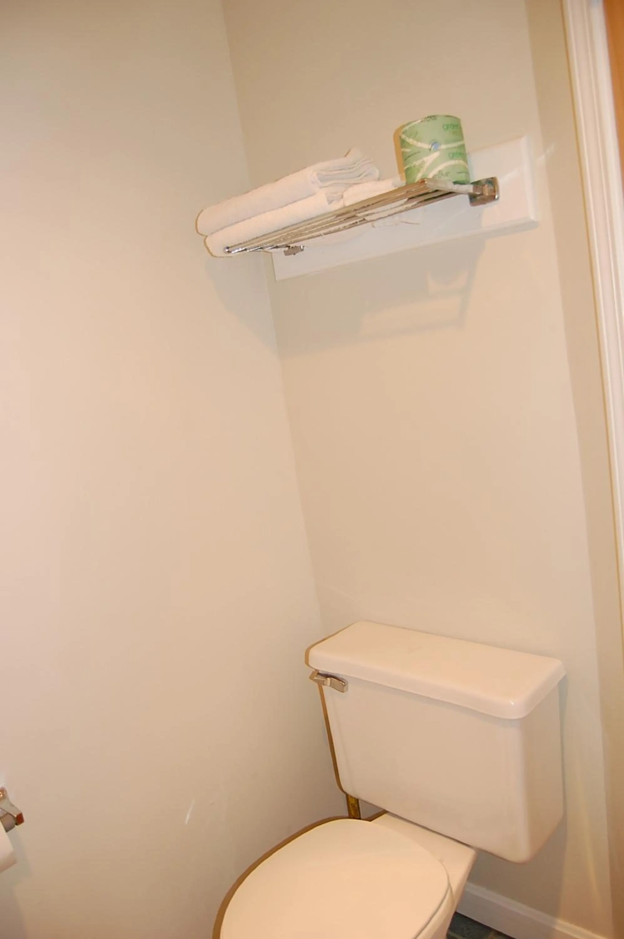 Toilet in Point 1 Resort & Motel