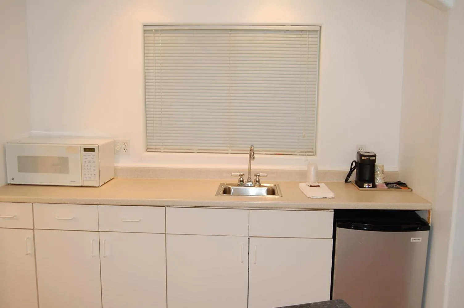 Kitchen or kitchenette in Point 1 Resort & Motel