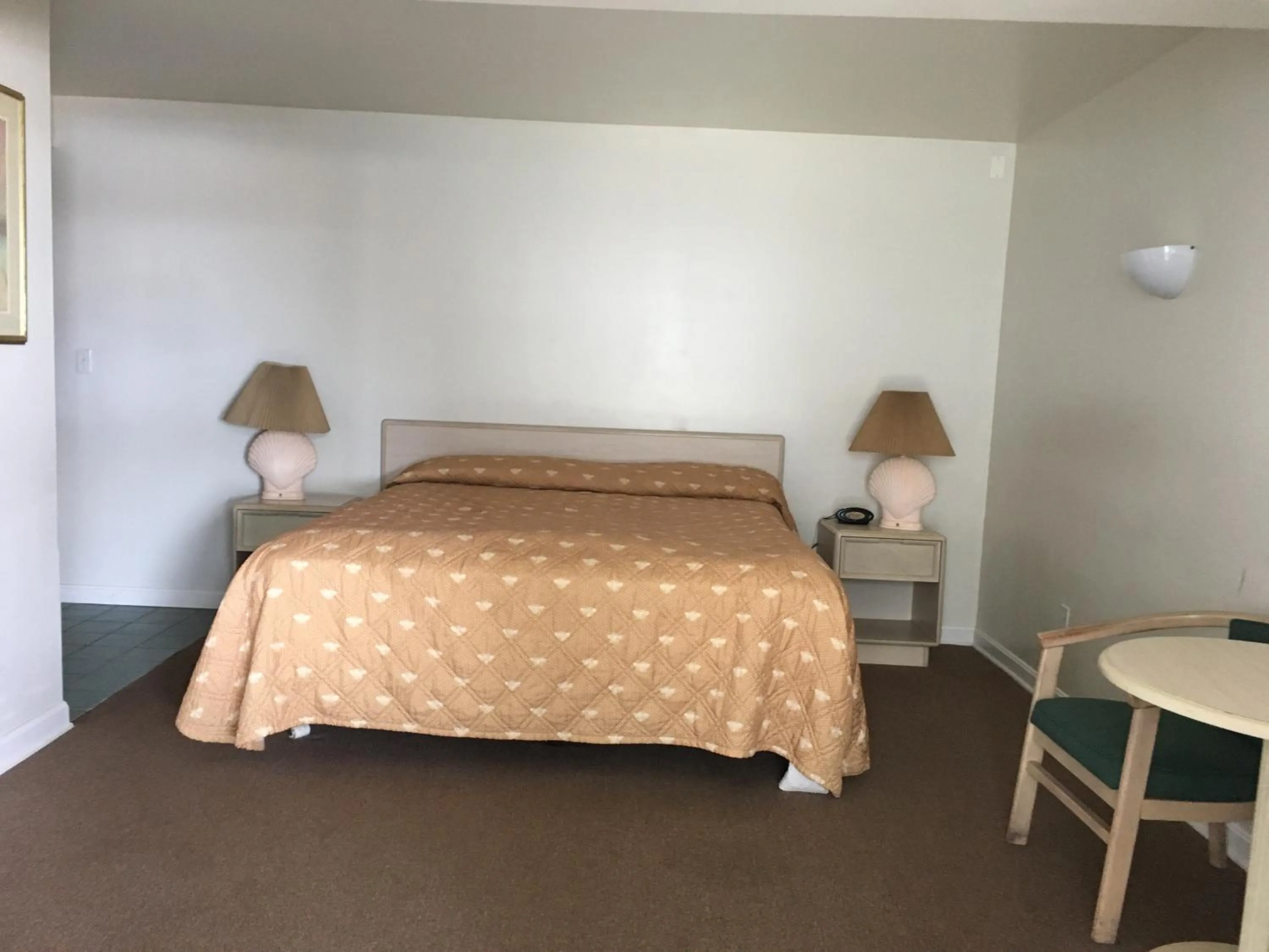 Bed in Point 1 Resort & Motel