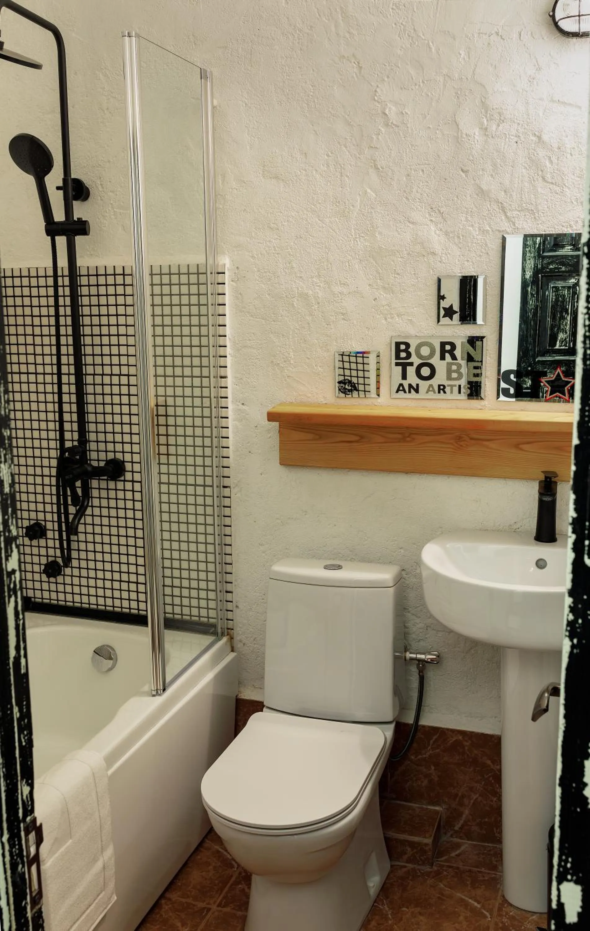 Shower in Hydeout Bakuriani