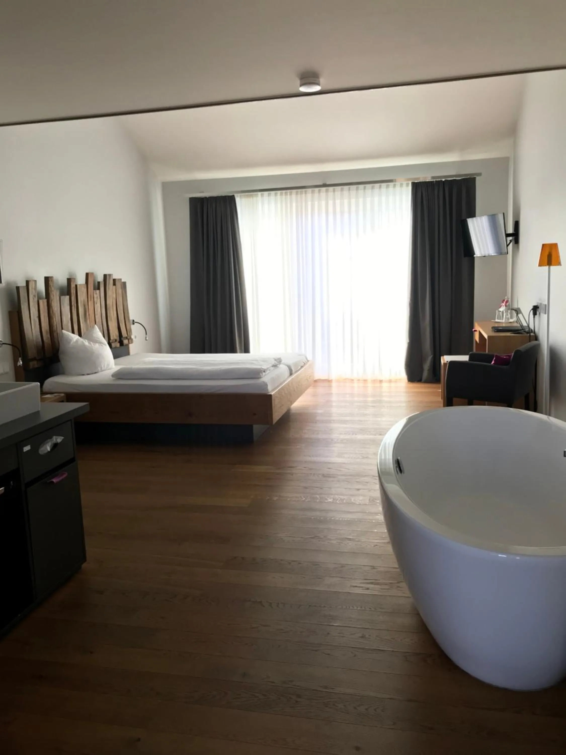 Bathroom, Bed in Der espenhof Landhotel, Tagungshotel & Weingut