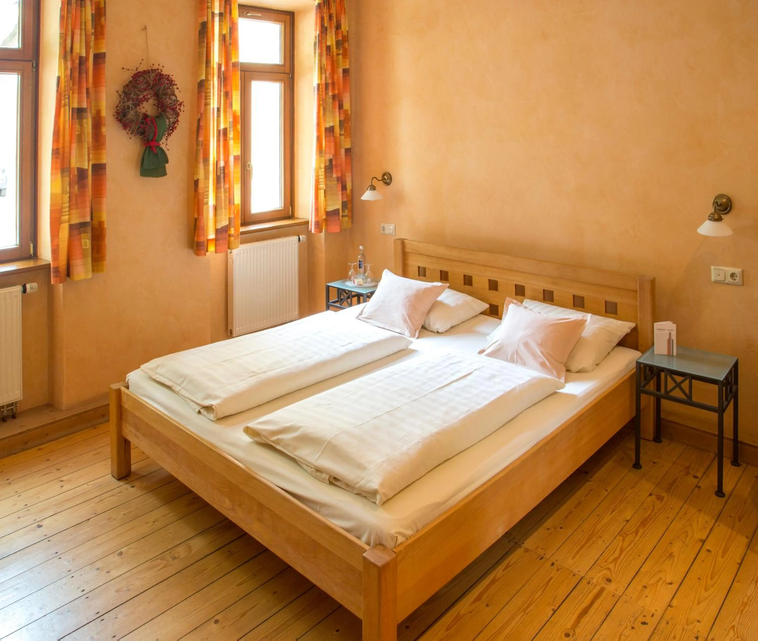 Bed in Der espenhof Landhotel, Tagungshotel & Weingut