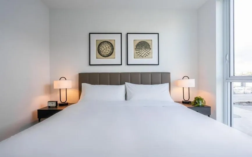 Bedroom, Bed in Level Hollywood