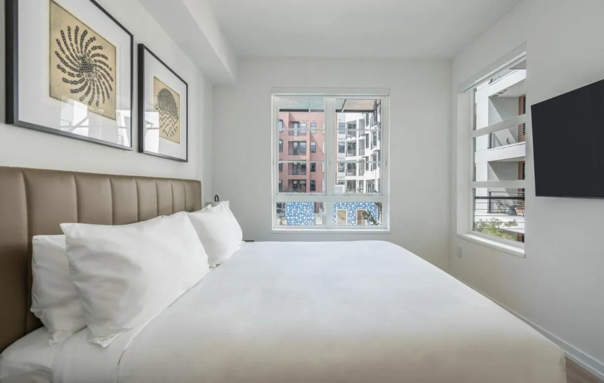 Bed in Level Hollywood