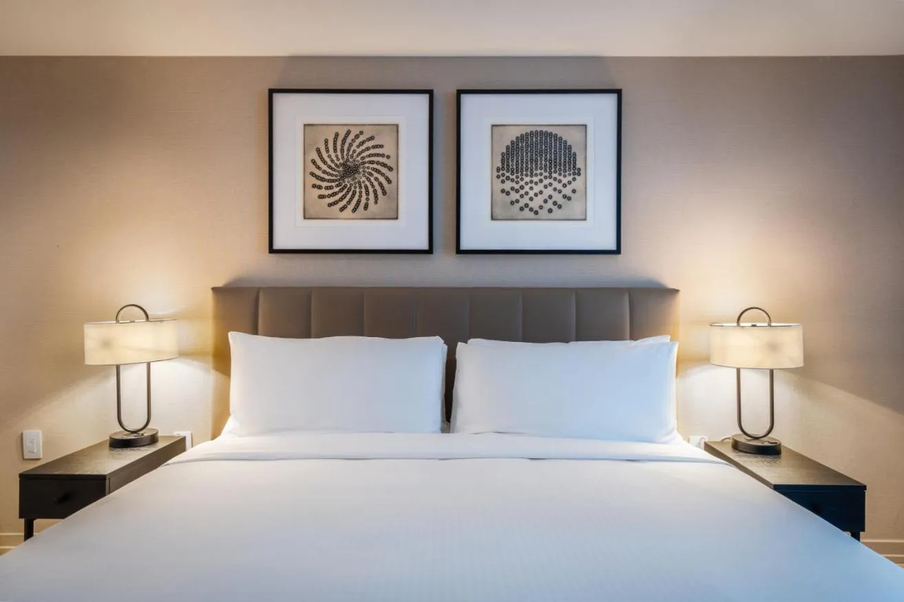 Bedroom, Bed in Level Hollywood