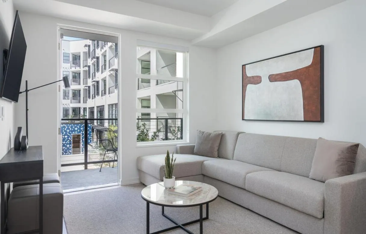 Communal lounge/ TV room in Level Hollywood