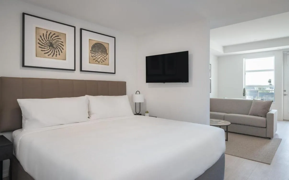 Bed in Level Hollywood