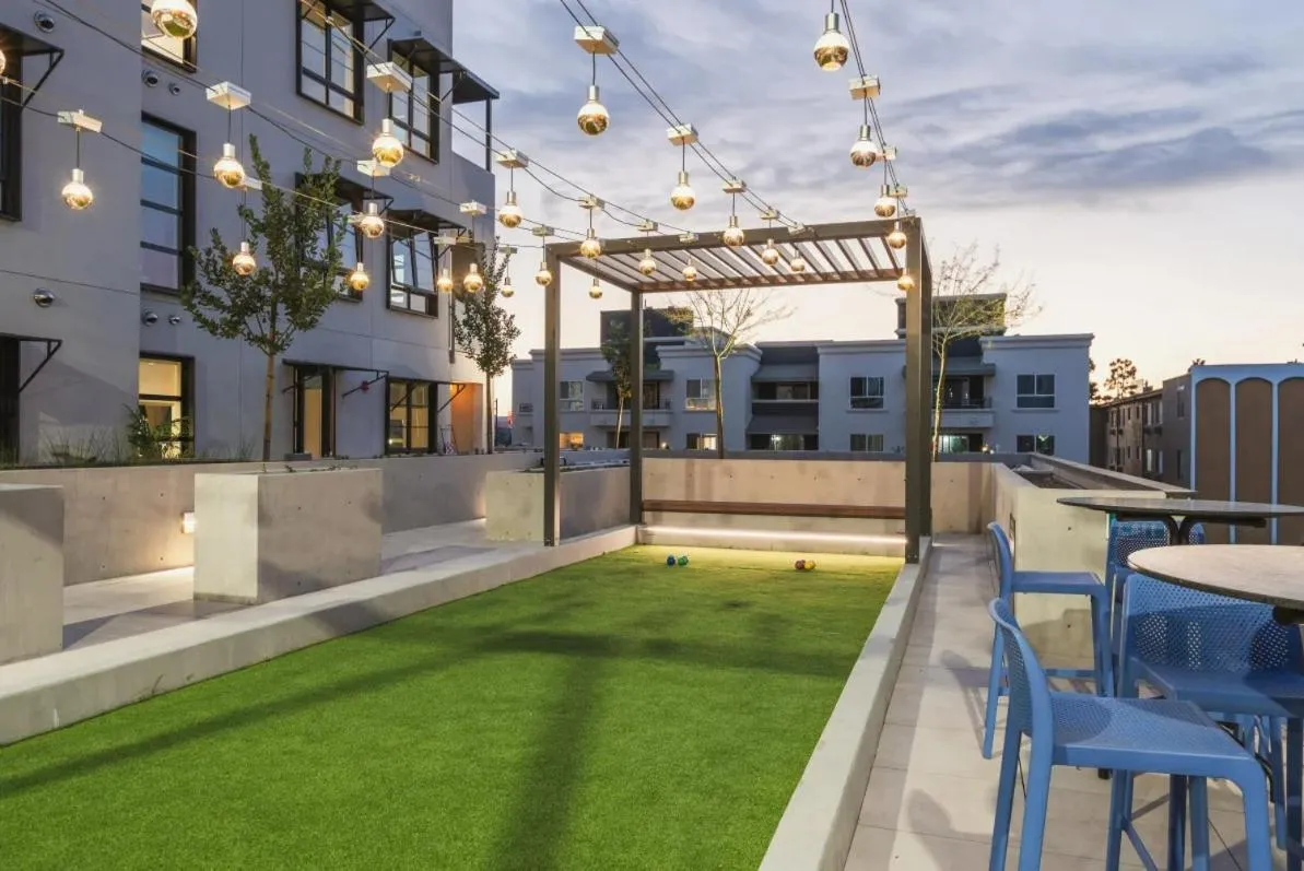 Communal lounge/ TV room in Level Hollywood