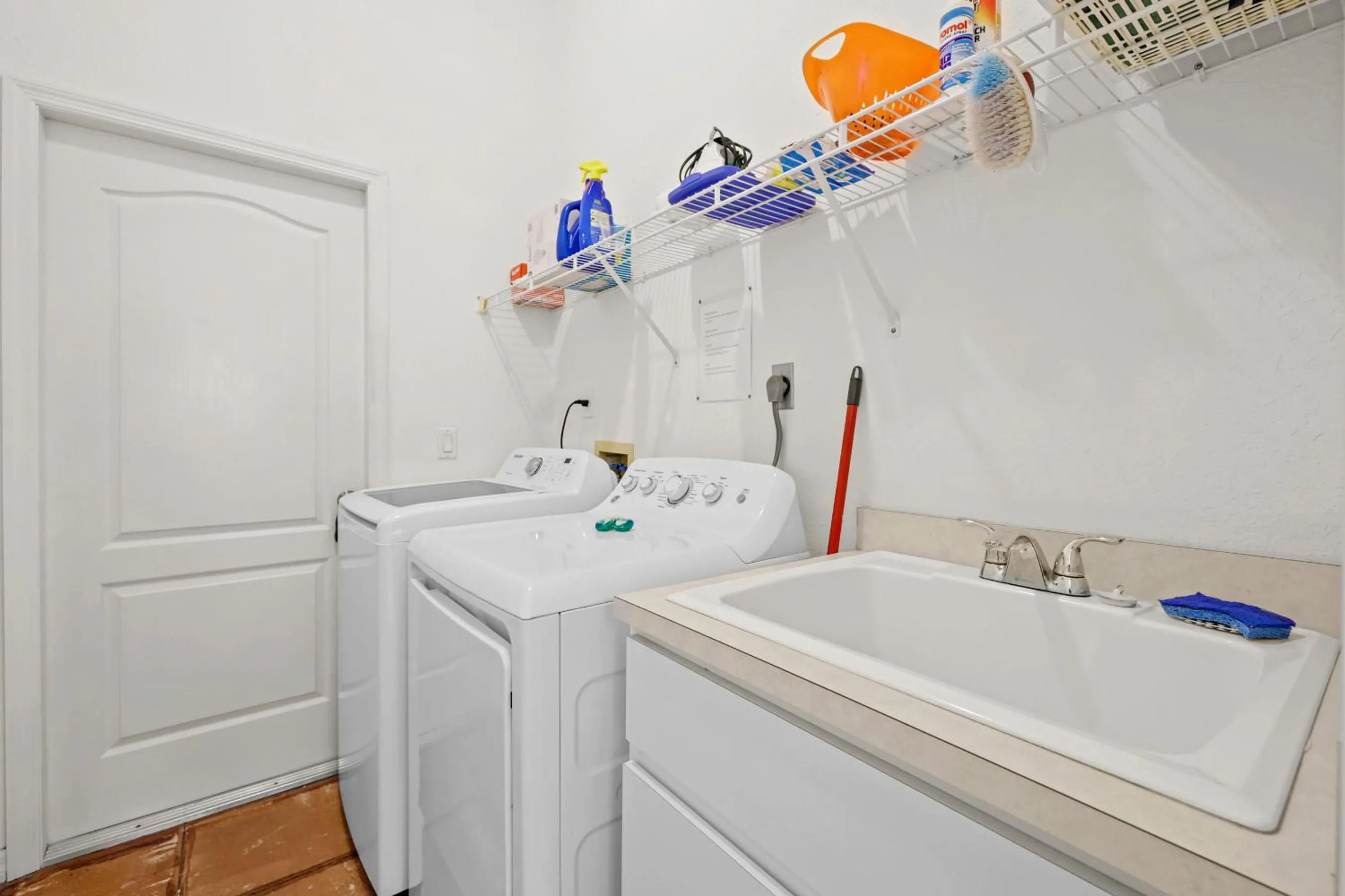 washing machine in Quiet and relaxing waterfront paradise with direct access to the Gulf of Mexico, Villa Just for Sun