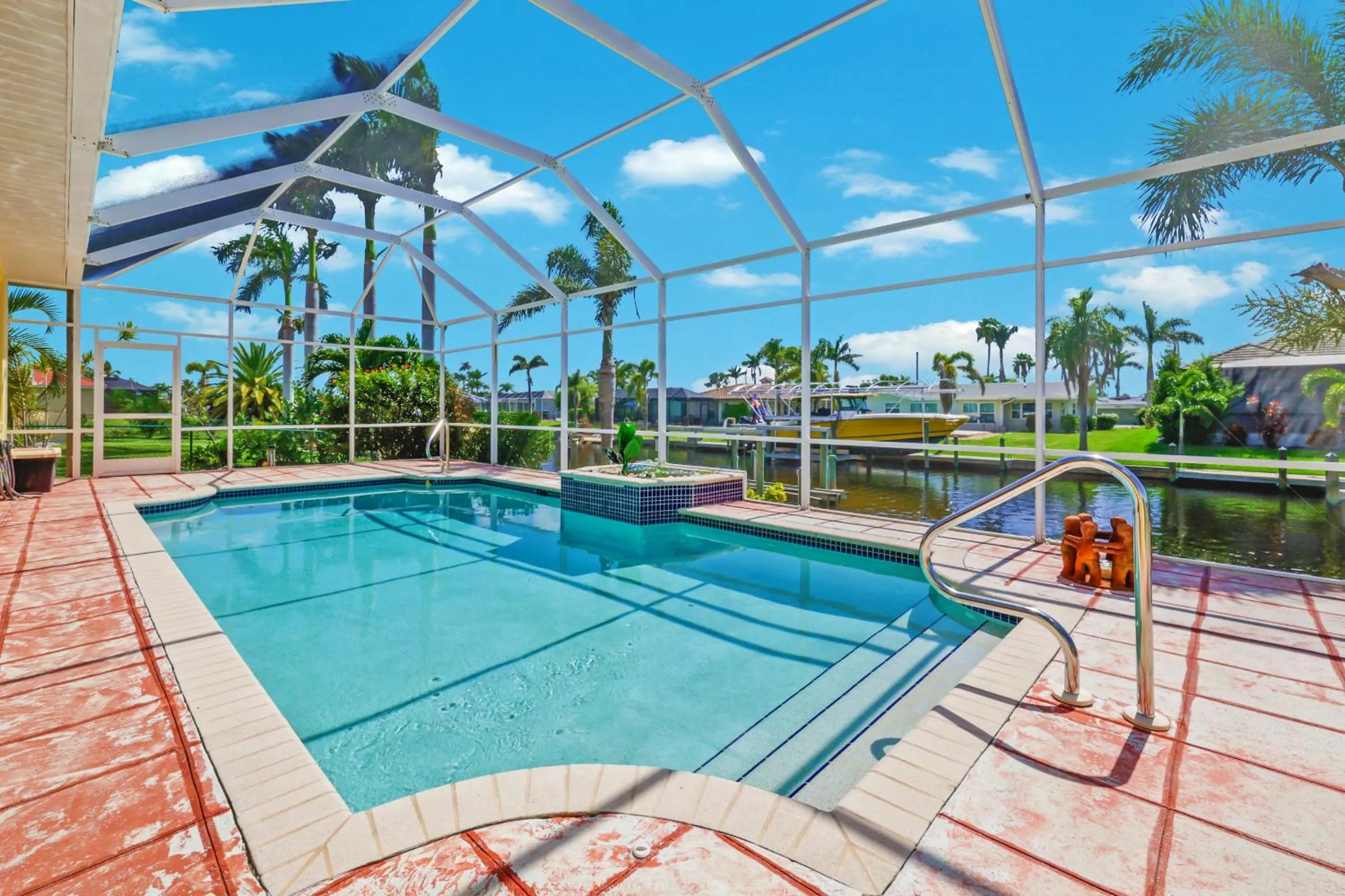 Pool view in Quiet and relaxing waterfront paradise with direct access to the Gulf of Mexico, Villa Just for Sun